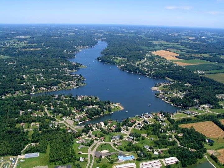 inception-app-prod/ZDk5NDc5MTktZTdjOC00ZTNiLTkxMDYtMjgzNjkxMzNhMDY1/content/2018/08/Apple Valley Lake overhesd-2.jpg