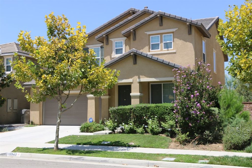 10940 Marygold Way, Corona, CA. 92883 inception-app-prod/ZDlkMmIwM2ItNGVkMy00MzUzLTg0MzYtZmYxZWMxNWE5OTk3/content/2020/04/front-2-3.jpg