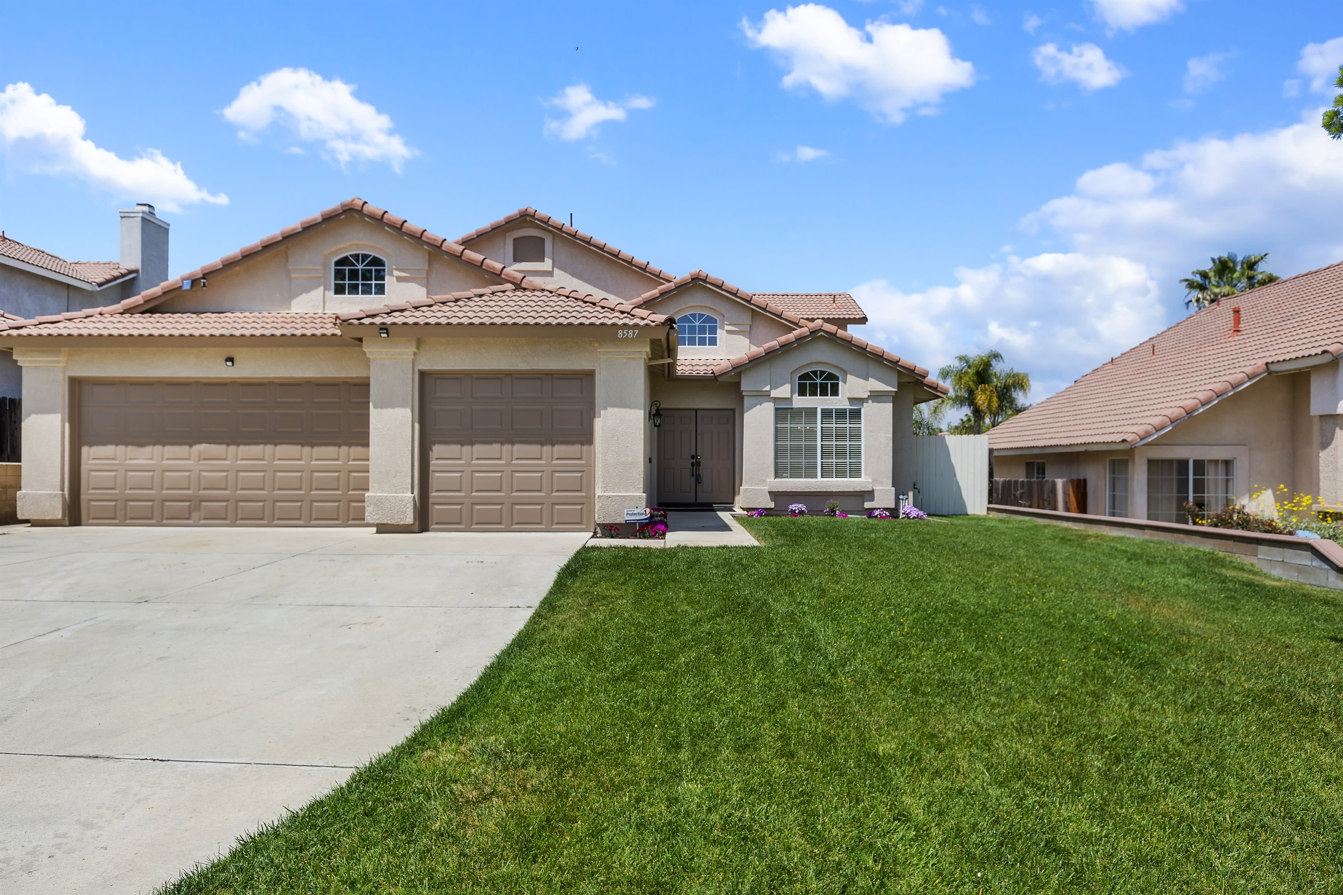 inception-app-prod/ZDlkMmIwM2ItNGVkMy00MzUzLTg0MzYtZmYxZWMxNWE5OTk3/content/2021/04/001_Front of Home%281%29.jpg