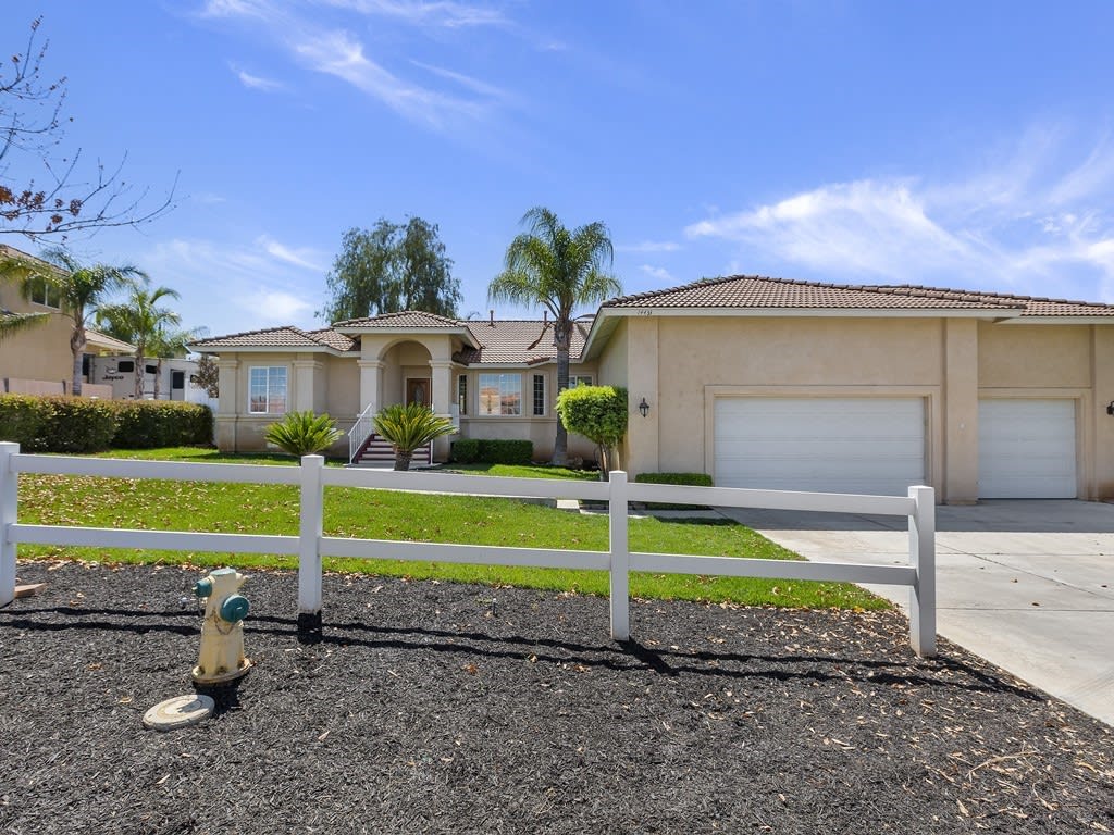 inception-app-prod/ZDlkMmIwM2ItNGVkMy00MzUzLTg0MzYtZmYxZWMxNWE5OTk3/content/2021/04/001_Front of Home.jpg