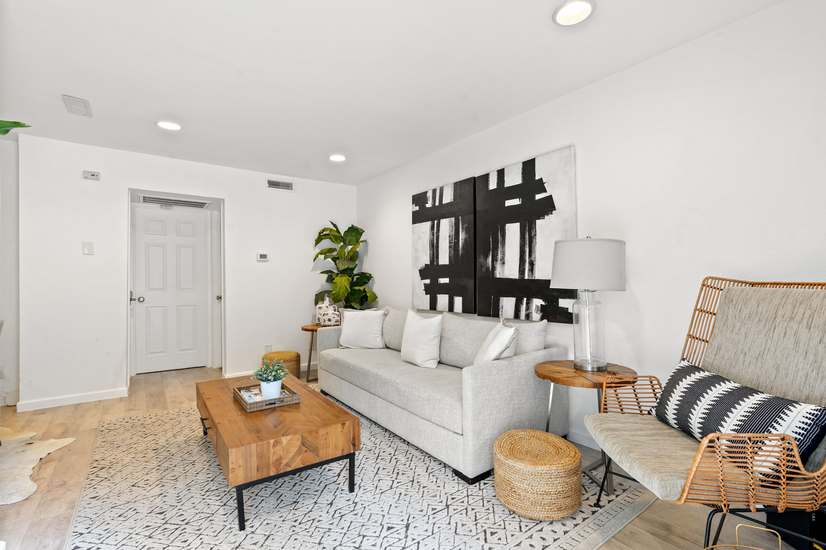 The Truth About Studio and One-Bedroom STRs in Austin: Are They Worth It? inception-app-prod/ZGFhMzFmZWQtOGZjMi00OGYzLWJmNDEtMmU4MmM1YmZlOGFj/content/2025/05/dd9702f540bedfb582f7a62f8fc57a443f25d702.jpg