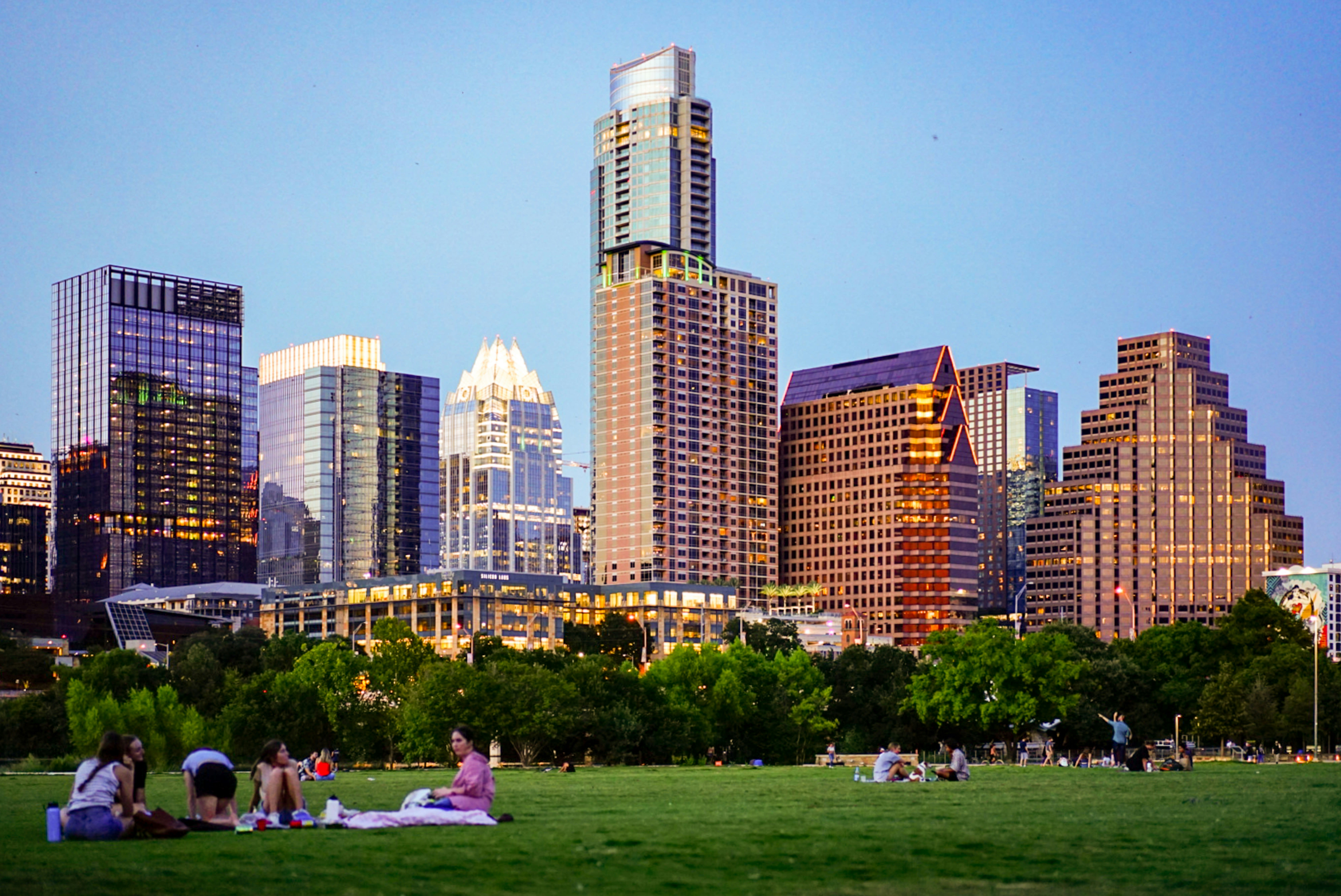 Buying an Austin STR Before Year-End: The Timeline Investors Need to Understand inception-app-prod/ZGFhMzFmZWQtOGZjMi00OGYzLWJmNDEtMmU4MmM1YmZlOGFj/content/2026/09/8b71dc3b6a8cf622ac36c35d78854815d174f3d8.jpg