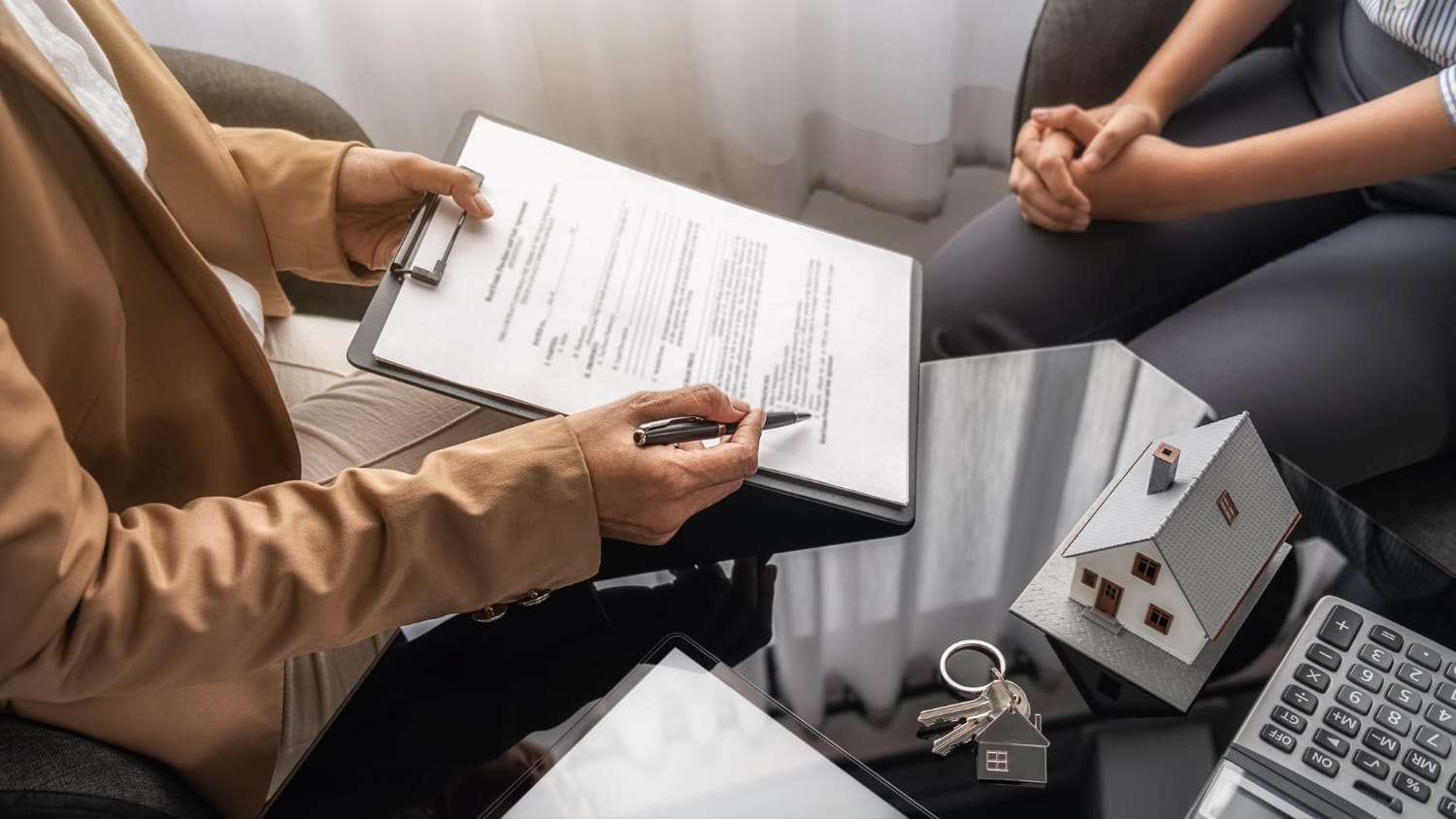 5 Things to Read in Your Lease Before You Sign Anything inception-app-prod/ZGJhOWM0YmQtNTgzMS00MTdkLTliNzYtMTNkN2ViNWVhMzVj/content/2026/05/896b21eb94a99412f2d6dc69be189392e28243dd.jpg