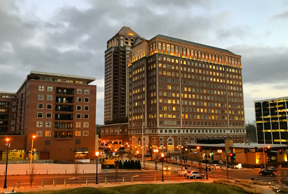 Relocating to a Larger City inception-app-prod/ZGM0MGI1Y2UtMmFlYS00NmVjLTk2ZjMtMjA3Y2Y5OGRjOTdk/content/2017/03/Downtown blog-4.jpg