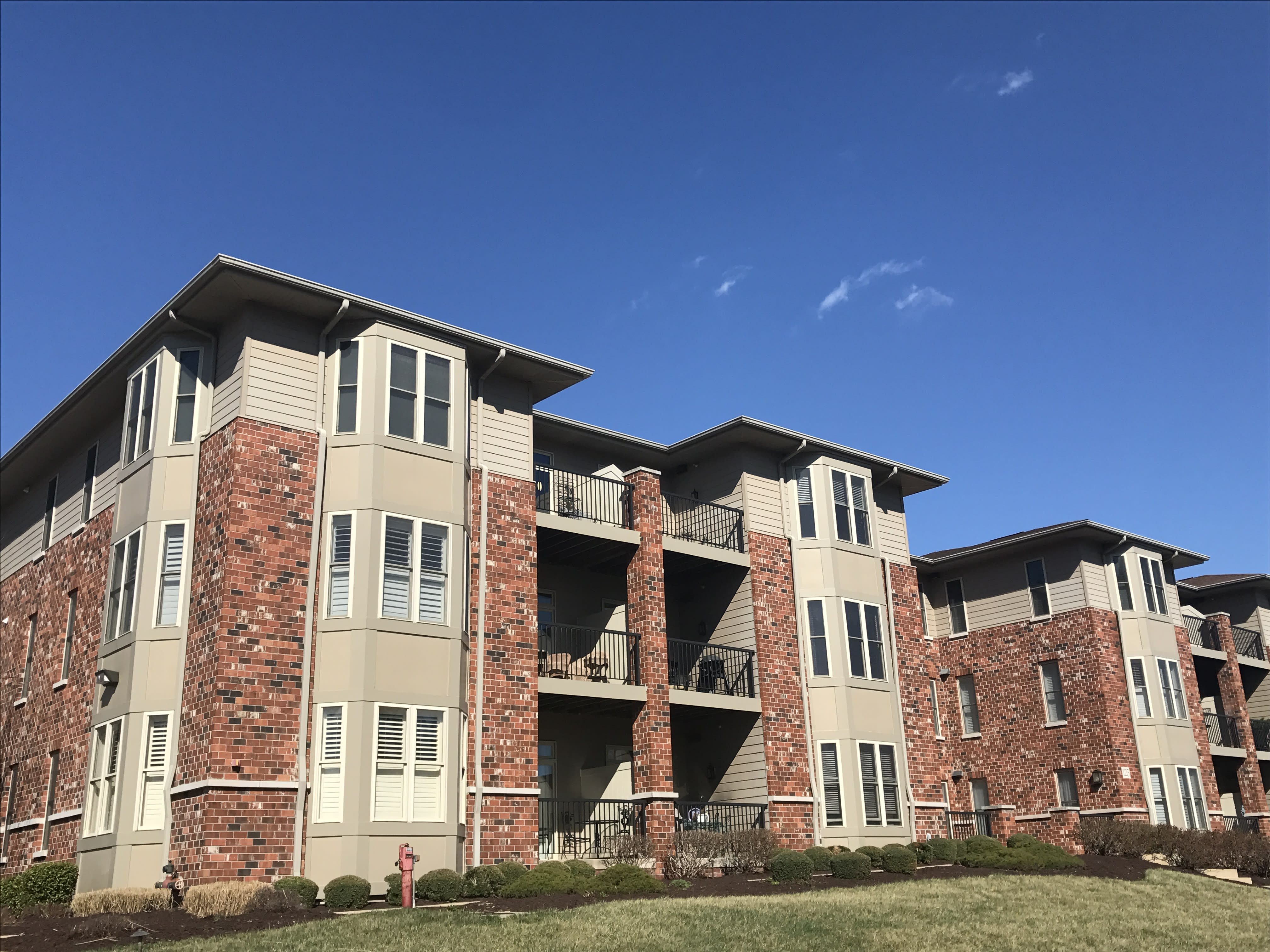 inception-app-prod/ZGM0MGI1Y2UtMmFlYS00NmVjLTk2ZjMtMjA3Y2Y5OGRjOTdk/content/2017/09/kirkwood condo 2.JPG