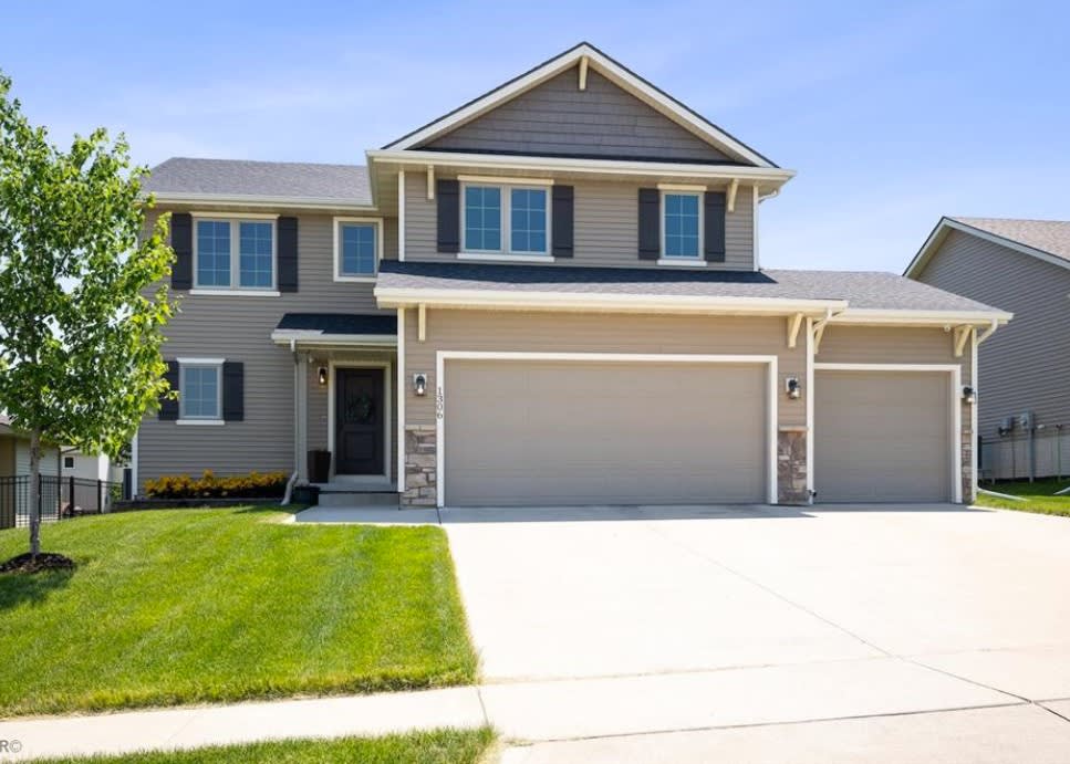 SOLD in Indianola! inception-app-prod/ZGM3MjVjZTgtM2M4OC00YzRiLWE2MTgtYTk0MDhmMTdjMzli/content/2021/04/1306N6thStreetIndianola.jpg