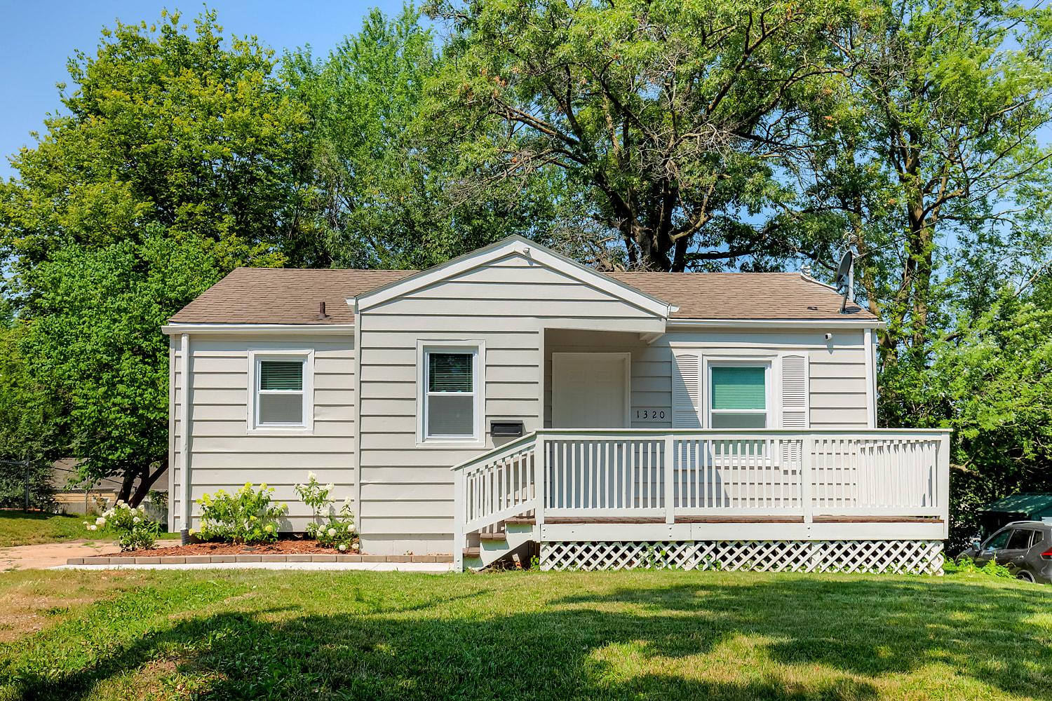 SOLD in Des Moines! Completely Remodeled Home! inception-app-prod/ZGM3MjVjZTgtM2M4OC00YzRiLWE2MTgtYTk0MDhmMTdjMzli/content/2021/07/1%282%29.jpg