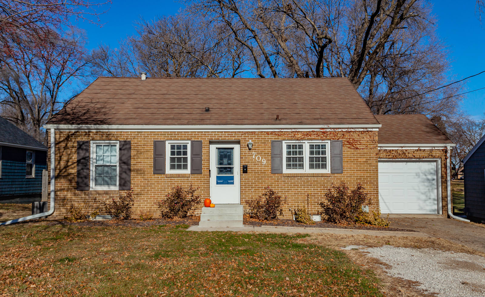 SOLD in West Des Moines! Excellent Brick Ranch Home! inception-app-prod/ZGM3MjVjZTgtM2M4OC00YzRiLWE2MTgtYTk0MDhmMTdjMzli/content/2021/12/9637ce3326c2be667d34540f0589773aec791d75.jpg