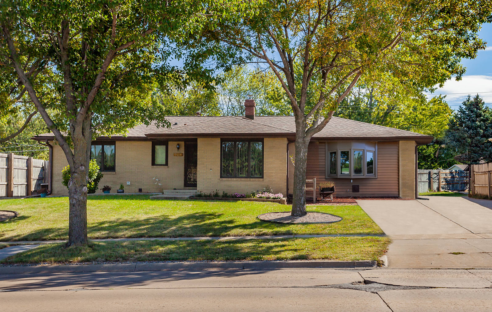 SOLD in Ankeny! Ranch Home with Over 2,000 sq ft Finish! inception-app-prod/ZGM3MjVjZTgtM2M4OC00YzRiLWE2MTgtYTk0MDhmMTdjMzli/content/2022/05/c29256c17f10fb05515382d0360b22b4b664166f.jpg