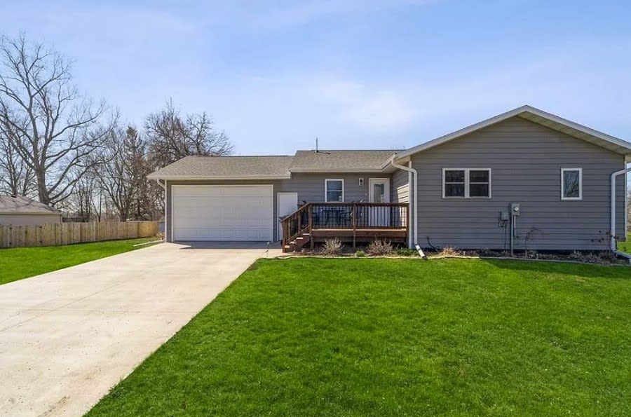 SOLD in Monroe! Almost New Ranch Home! inception-app-prod/ZGM3MjVjZTgtM2M4OC00YzRiLWE2MTgtYTk0MDhmMTdjMzli/content/2022/06/52fe00080b7450ebb9f9e9c75b57927b63a79fb7.jpg
