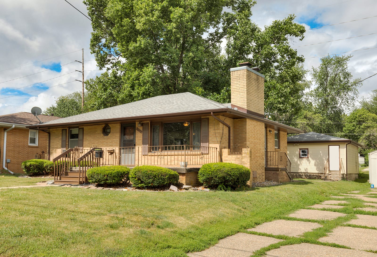 SOLD in Des Moines! Nice Brick Ranch Home! inception-app-prod/ZGM3MjVjZTgtM2M4OC00YzRiLWE2MTgtYTk0MDhmMTdjMzli/content/2022/07/dfd6a3e0c96fba057997d256c8110b5a474b9a67.jpg