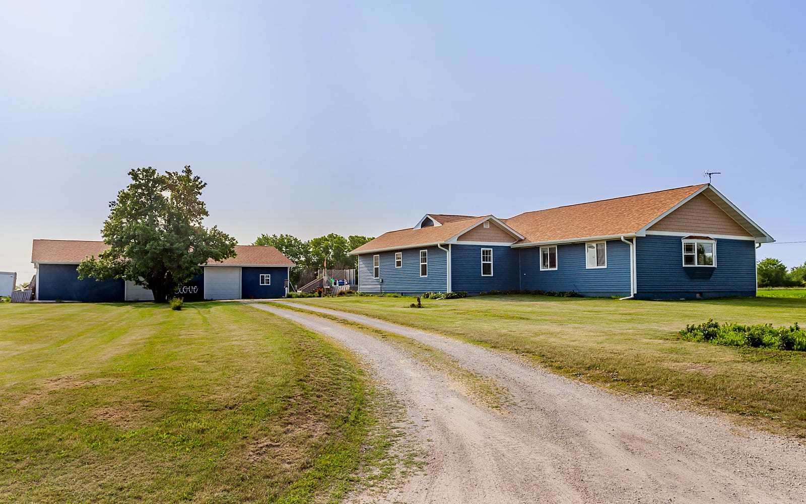 SOLD! Updated Ranch with Country Views & Over 2,400 sq ft of Finish Sitting on 1.4 Acres! inception-app-prod/ZGM3MjVjZTgtM2M4OC00YzRiLWE2MTgtYTk0MDhmMTdjMzli/content/2023/06/2018838b0e2c8f0f108c32375f07a1f2f2f443a2.jpg