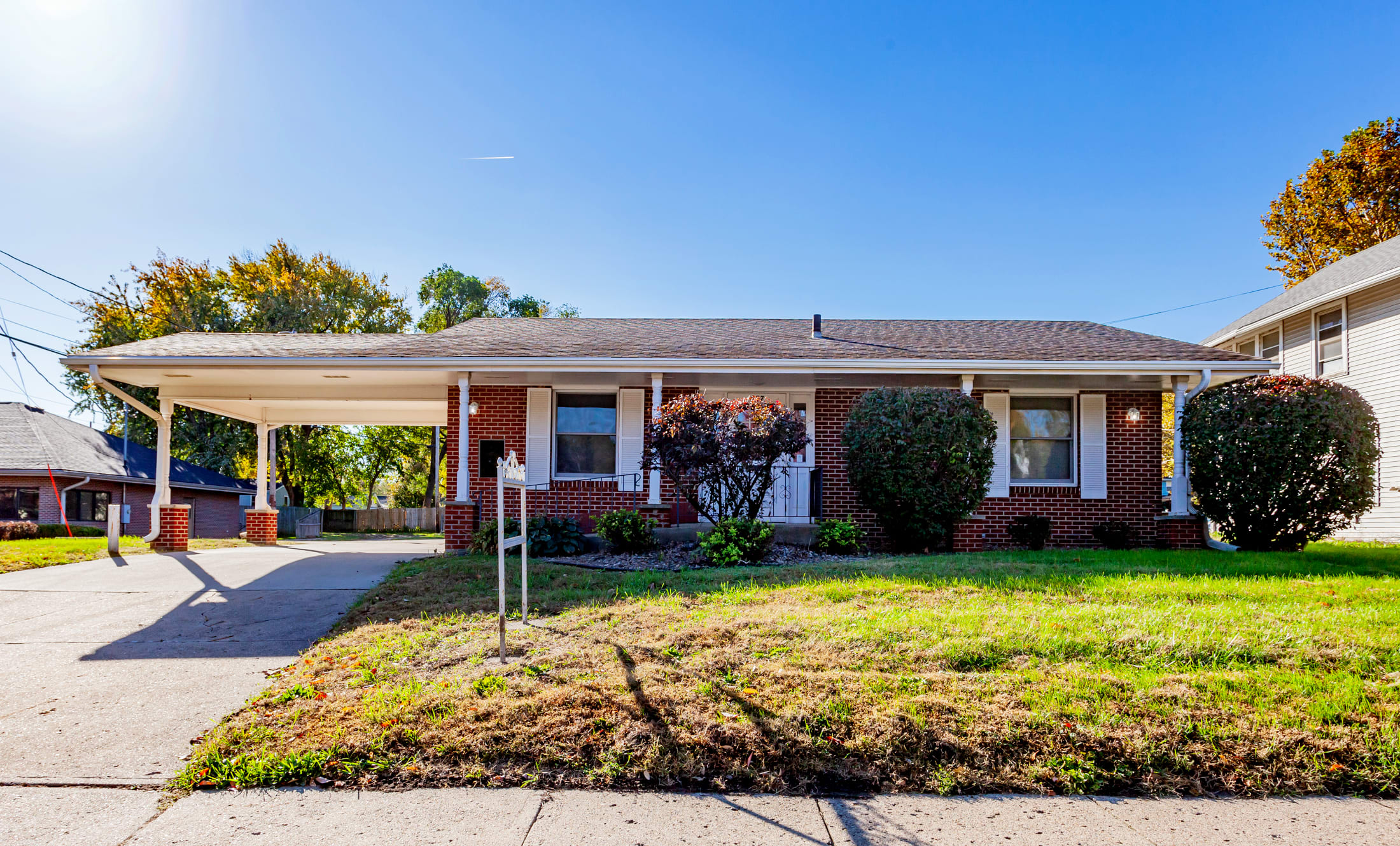 NEW Real Estate Investment Opportunity - Just Listed in Des Moines, IA! Commercial brick building featuring over 1,000 sq. ft. on the main level with excellent visibility and ample parking. inception-app-prod/ZGM3MjVjZTgtM2M4OC00YzRiLWE2MTgtYTk0MDhmMTdjMzli/content/2025/11/b0561da73164645bffe567d18cc22fba84e097be.jpg