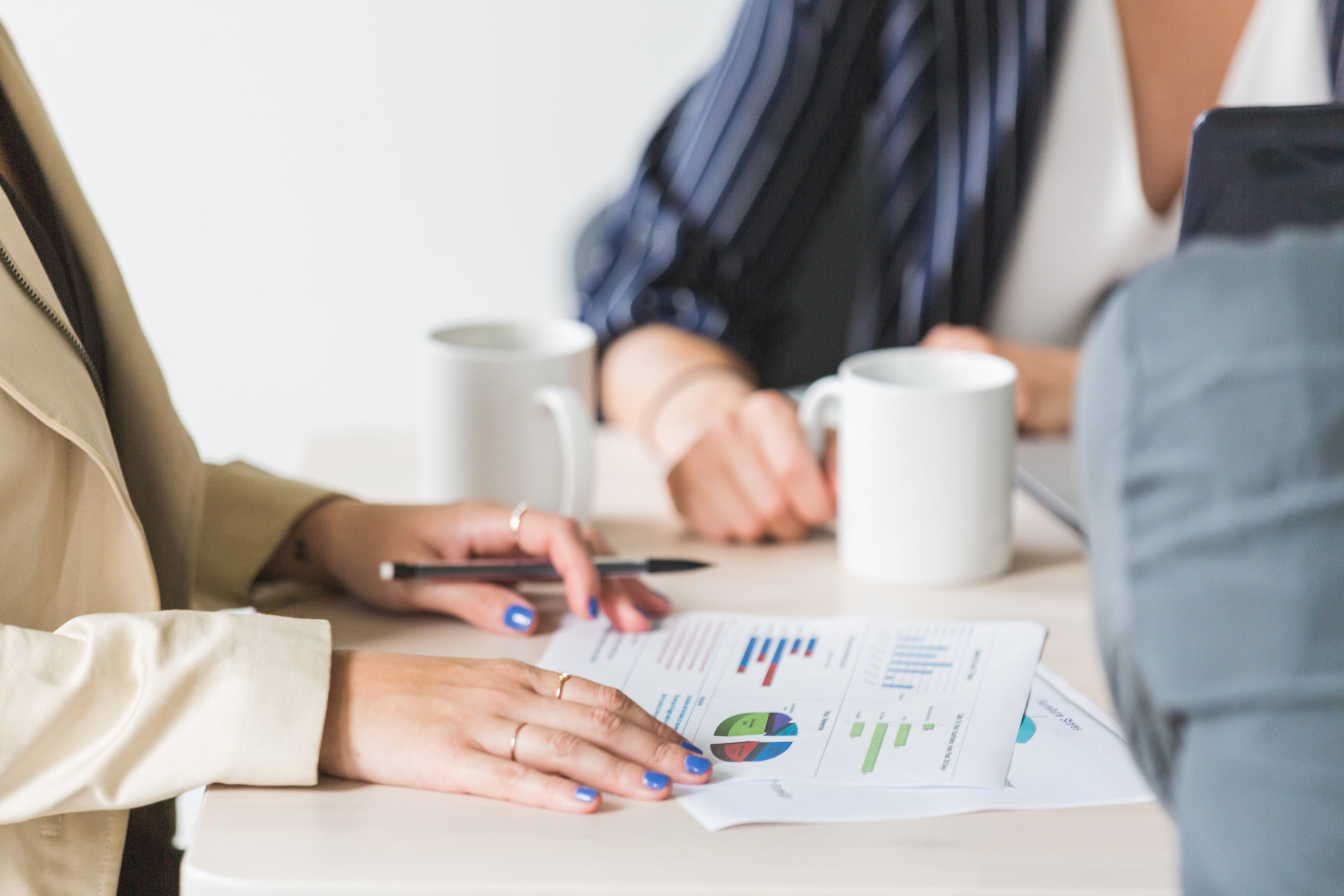 Why You Should Use a Real Estate Agent inception-app-prod/ZGRjYzhjY2YtOWYwMy00NmEyLTg2YjctNGM5ZjY2ODViYjYy/content/2020/12/reading-charts-at-business-meeting.jpg