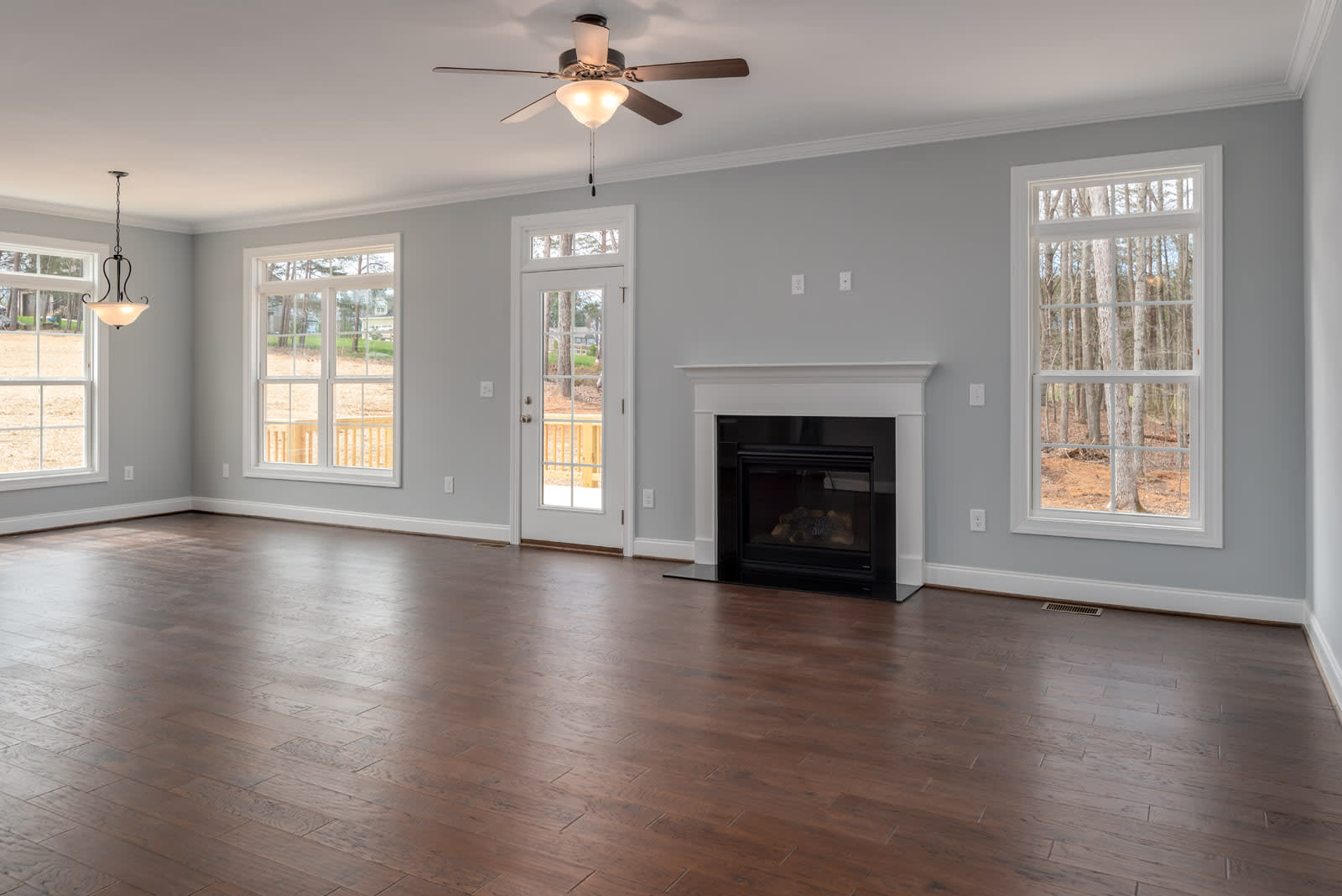 Old Moore's Mill inception-app-prod/ZGU4NzRiMTUtMTFjOC00MjBjLTg4ZDEtNjllMTllZTZmZmE2/content/2019/05/7304 Lambert Lake Living Rm 1 %282%29.jpg