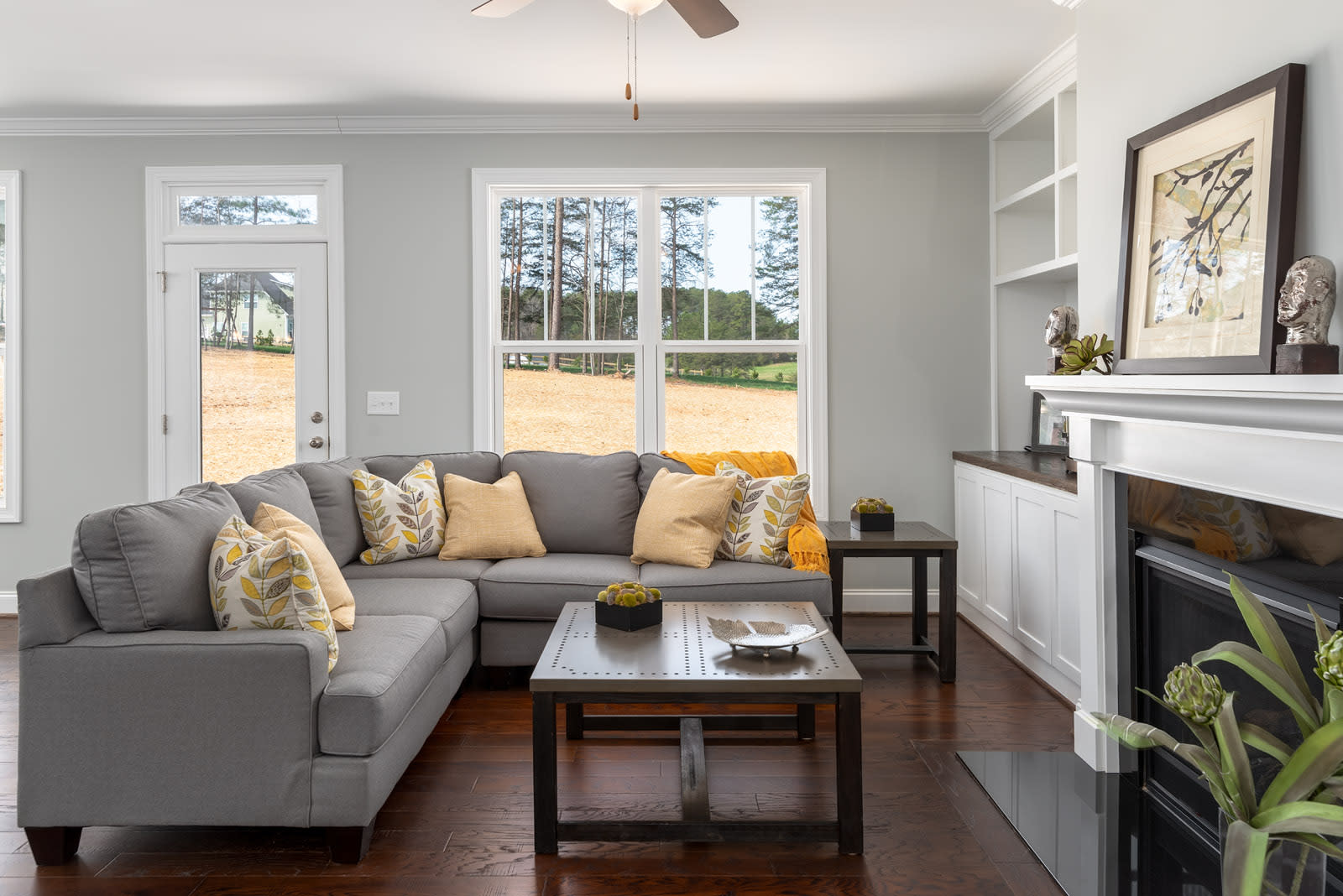 Old Moore's Mill inception-app-prod/ZGU4NzRiMTUtMTFjOC00MjBjLTg4ZDEtNjllMTllZTZmZmE2/content/2019/05/7306 Lambert Lake Living Rm 3 %281%29.jpg