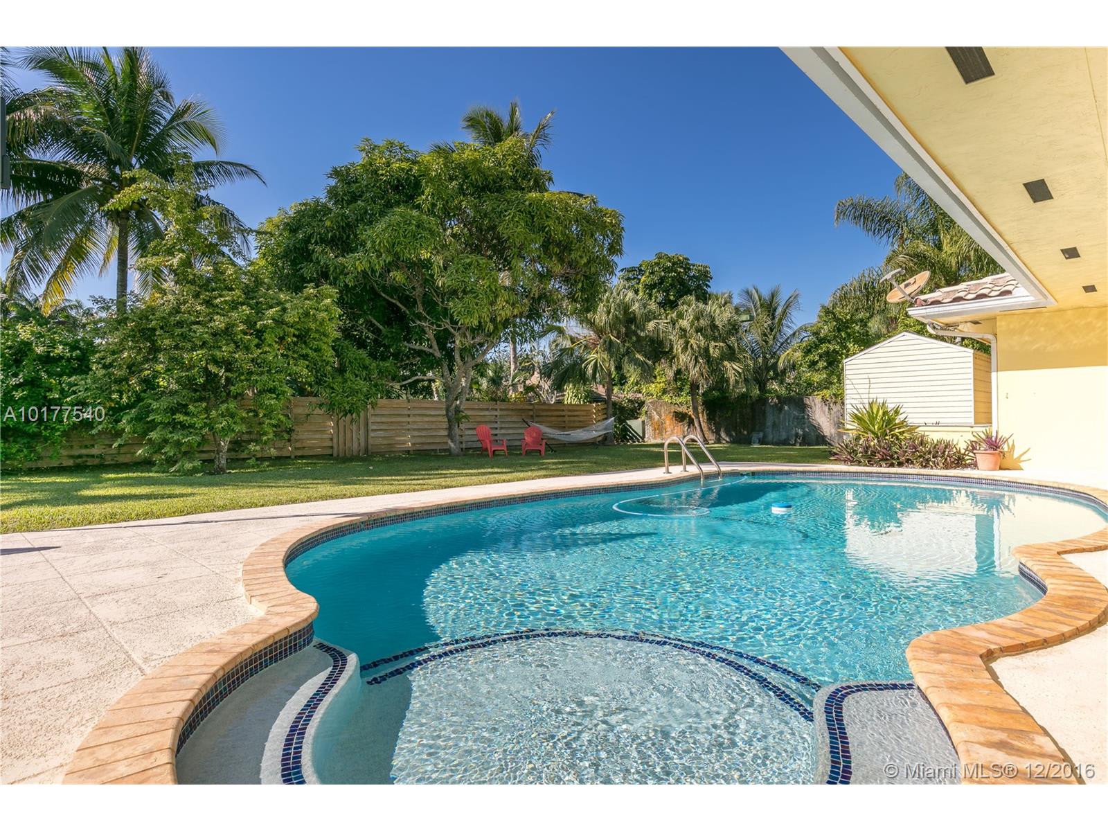 $709,900 - 13322 SW 103rd Pl, Miami, FL 33176 inception-app-prod/ZTBmODhmM2QtOTIwNy00NzcwLWFmYzMtNjM2ZjA0MmMzYjg1/content/2017/03/GetMedia.ashx-4.jpeg