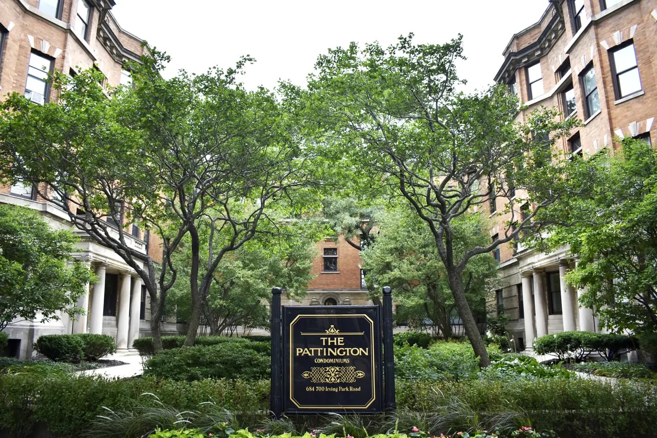 The Pattington: Buena Park's Historic Courtyard Condo Building at 660 W Irving Park Rd inception-app-prod/ZTE0ZDg1NDItM2E3Zi00NTMwLTllYTgtYmM0YzAzMWZkNDFj/content/2026/10/3020ab9ebc4ec5ebc8e8e6ee86bb21a09205137f.webp