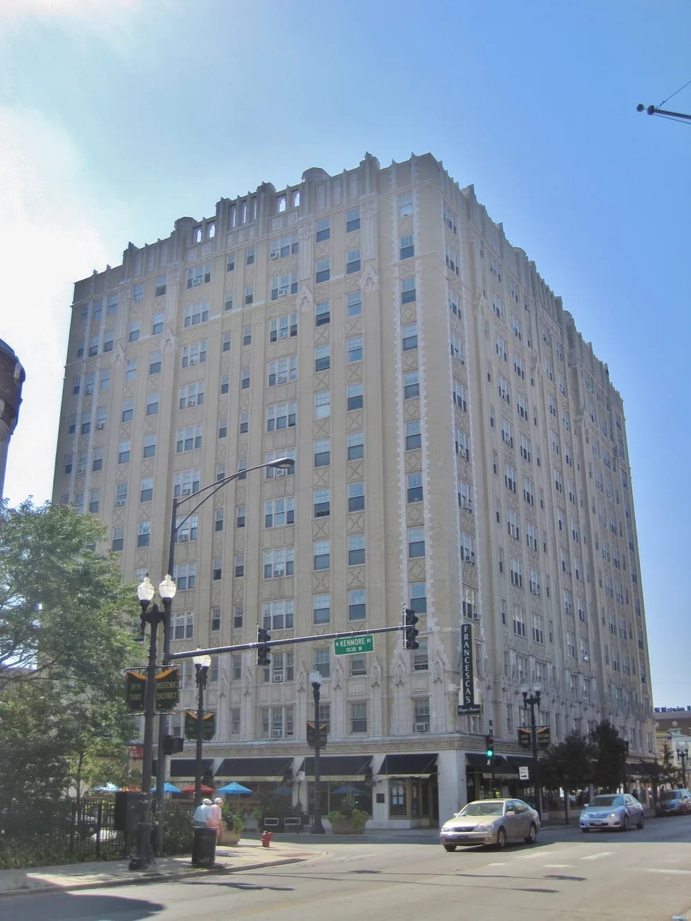 White terra-cotta Bryn Mawr Apartment Hotel on Bryn Mawr Avenue in the Bryn Mawr Historic District of Edgewater, Chicago
