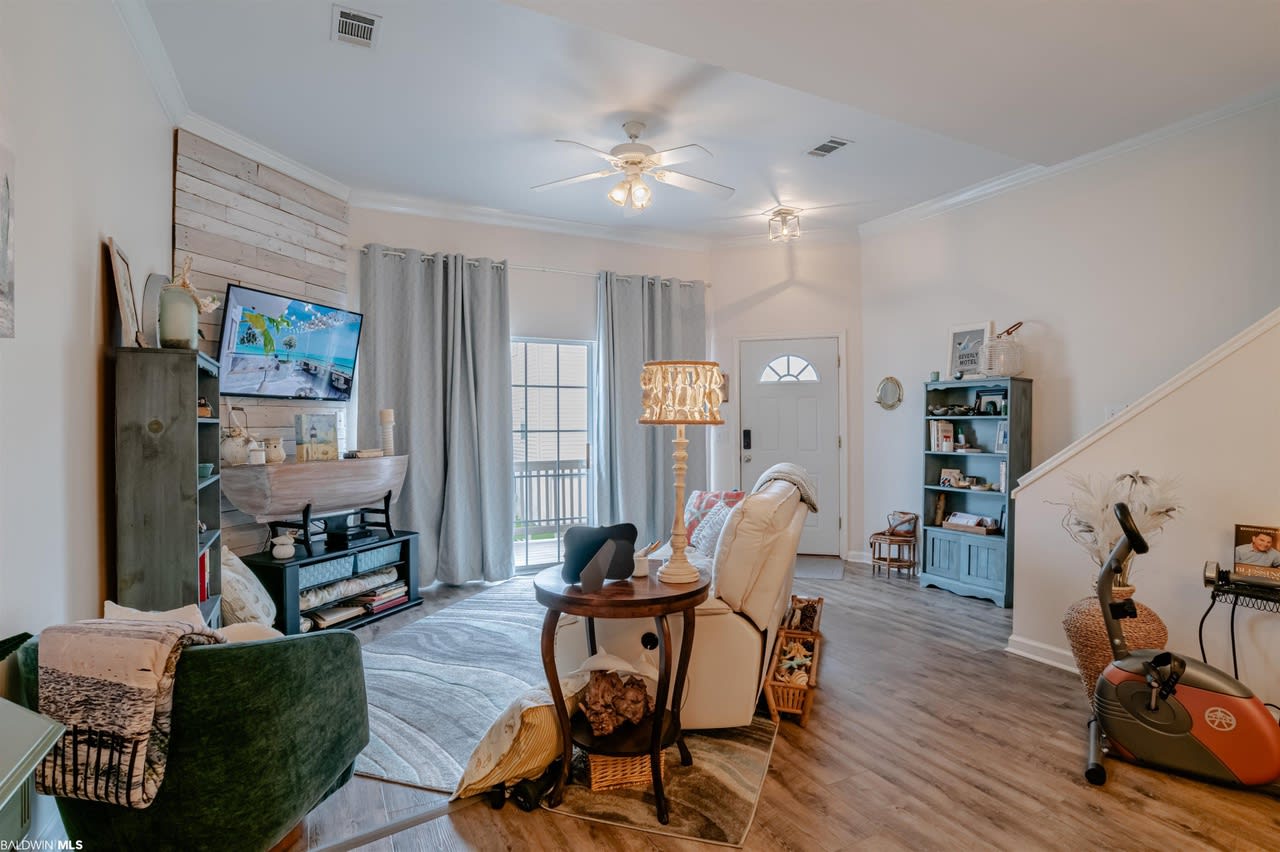 Affordable Condos: 10 Amazing Homes for Living on a Budget inception-app-prod/ZTE2Yjk4NmUtNWVmMi00MmIxLTllNjQtMjhlYmM1NjY5NjRl/content/2023/10/54a0453692c63bbf26fe8aa0b87888757d396921.jpg