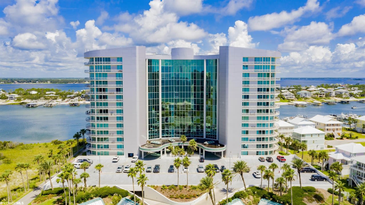 SUN, SAND, & REAL ESTATE: Top 10 Properties by the Coast! inception-app-prod/ZTE2Yjk4NmUtNWVmMi00MmIxLTllNjQtMjhlYmM1NjY5NjRl/content/2023/10/a92be20c02467402c5f0ed84199481f4b9d465da.jpg