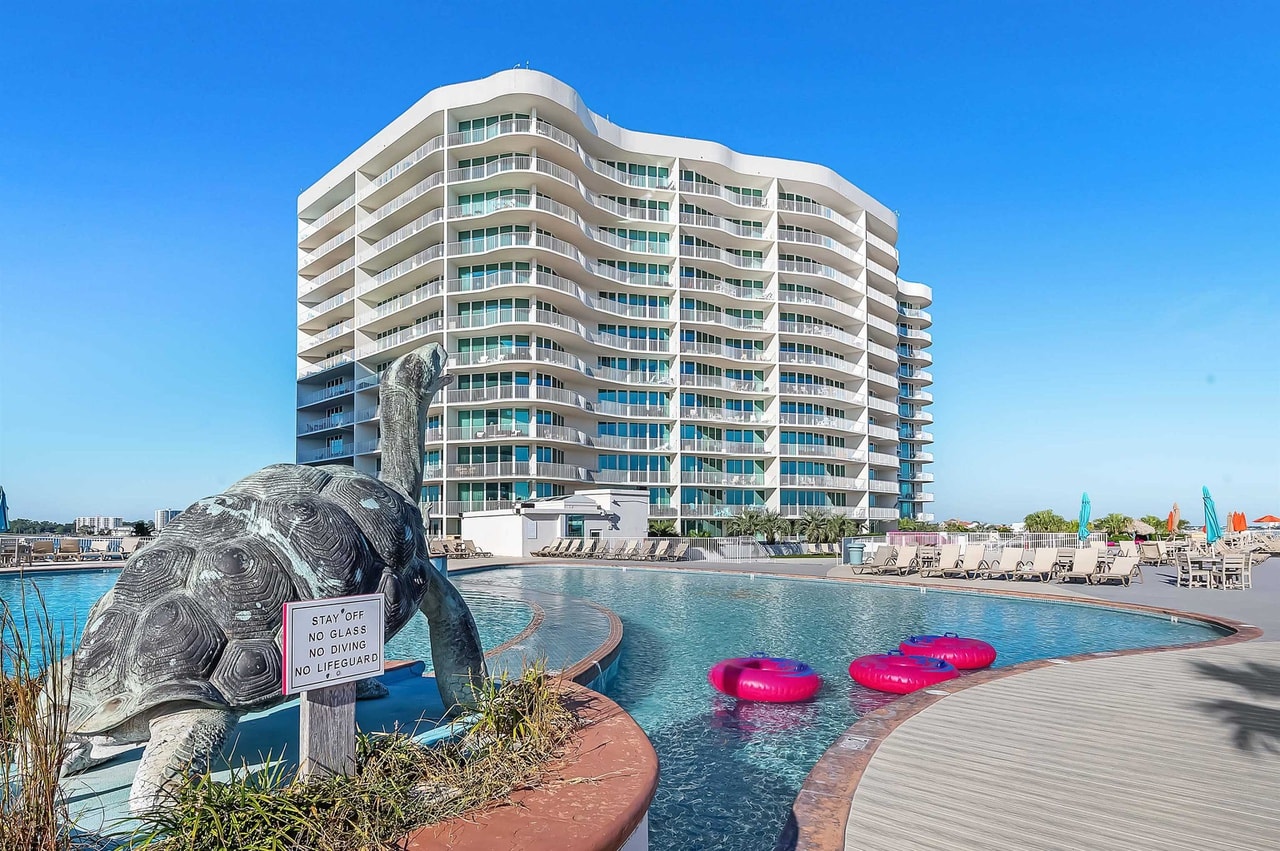 Never Miss a Beat: 6 Properties for True Wharf Music Fans inception-app-prod/ZTE2Yjk4NmUtNWVmMi00MmIxLTllNjQtMjhlYmM1NjY5NjRl/content/2023/12/d9d22fa492ff2752de4b2bcb3b8c764728000d1d.jpg