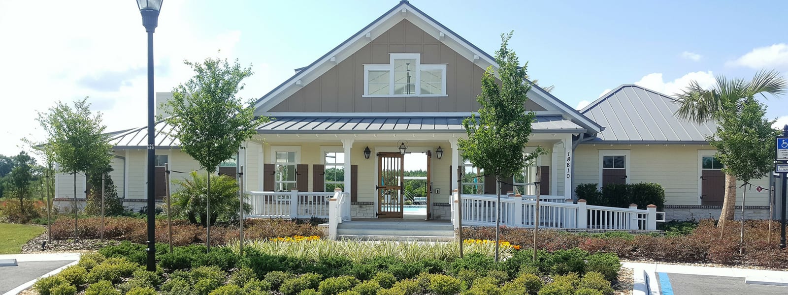 inception-app-prod/ZTM3NzMxYzAtYjU2ZC00NDU5LTgyMTMtZmRiYzVmMDg3MGE3/content/2018/07/Sylvan Crossing Clubhouse.jpg