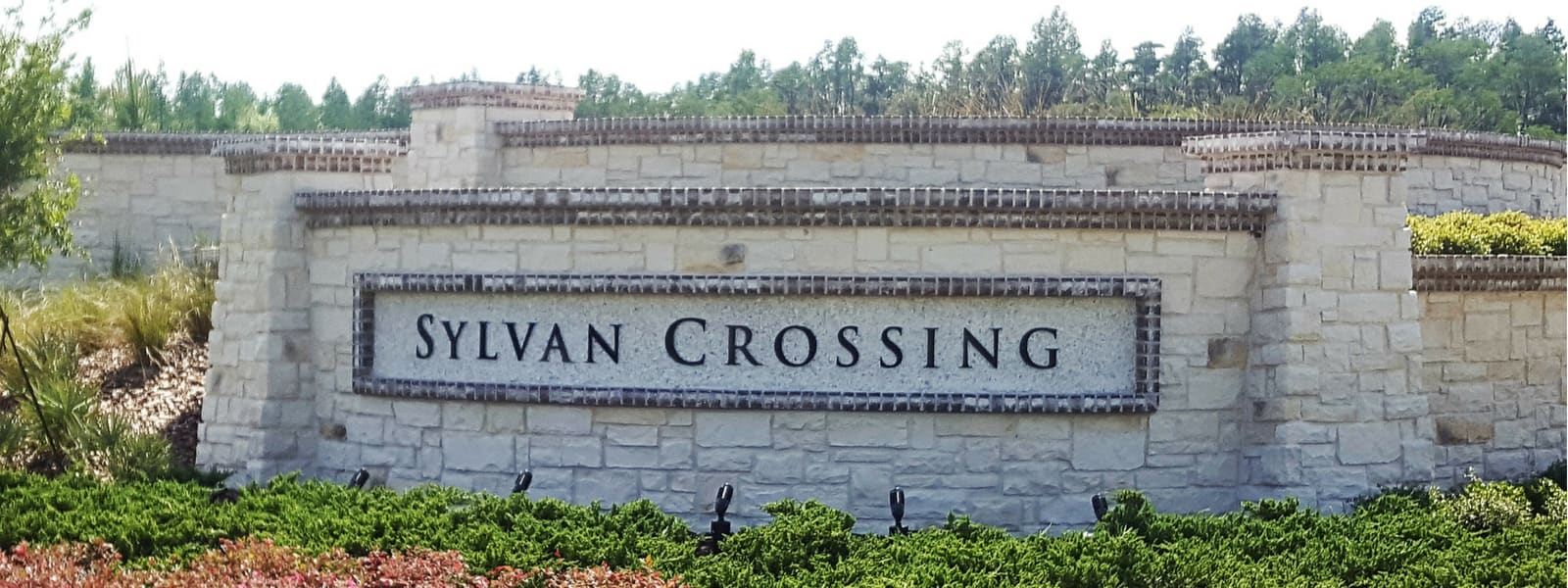 inception-app-prod/ZTM3NzMxYzAtYjU2ZC00NDU5LTgyMTMtZmRiYzVmMDg3MGE3/content/2018/07/Sylvan Crossing Sign wide.jpg