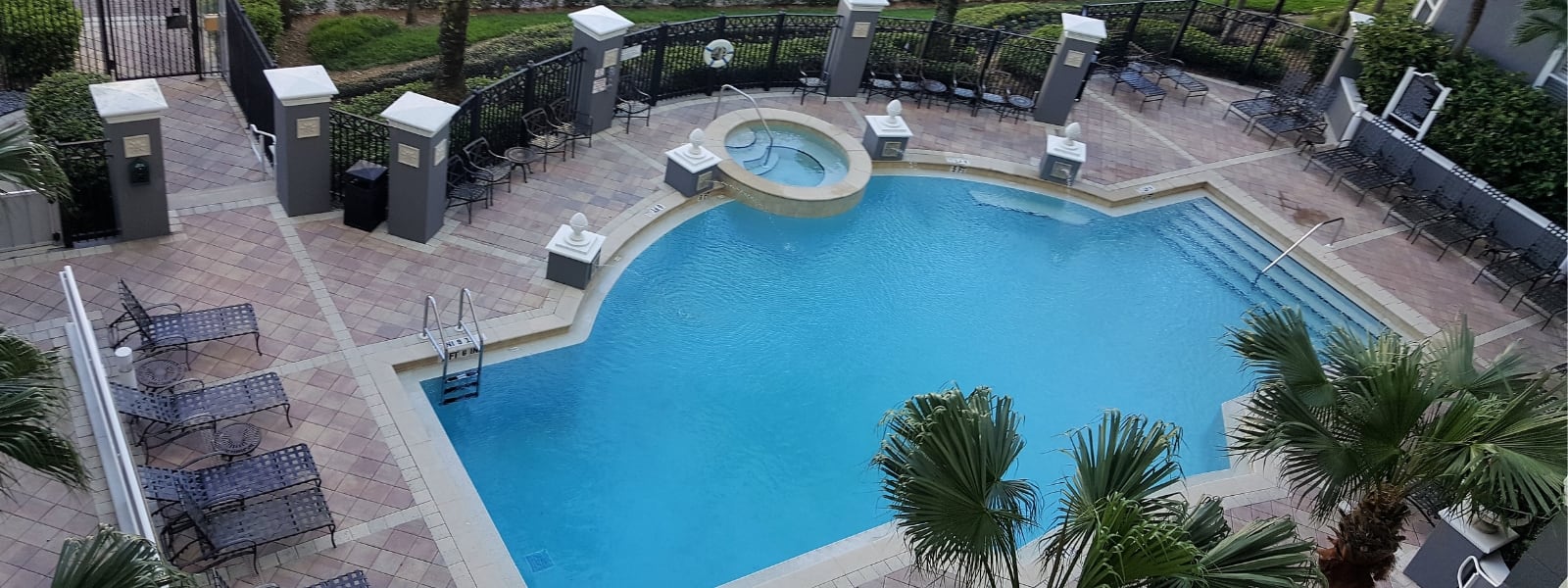 inception-app-prod/ZTM3NzMxYzAtYjU2ZC00NDU5LTgyMTMtZmRiYzVmMDg3MGE3/content/2019/03/Parkcrest pool above wide.jpg