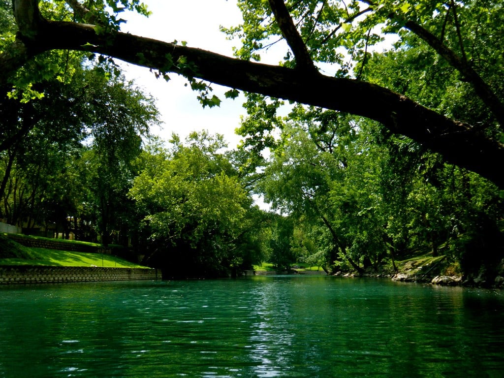 New Braunfels inception-app-prod/ZTgwNGY3YTItMDU2NS00YzlkLThlOGEtZjcxNTI5YTkzODFj/content/2018/10/5783510293_1e6833f497_b.jpg