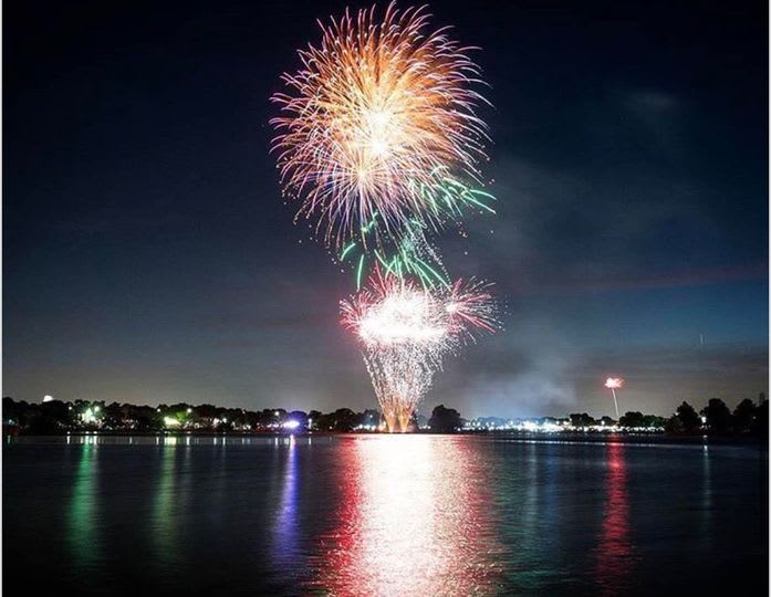 4th of July In San Antonio inception-app-prod/ZTgwNGY3YTItMDU2NS00YzlkLThlOGEtZjcxNTI5YTkzODFj/content/2022/06/fc33be22b38a562065c78874644ecc34c0b6e39a.jpg