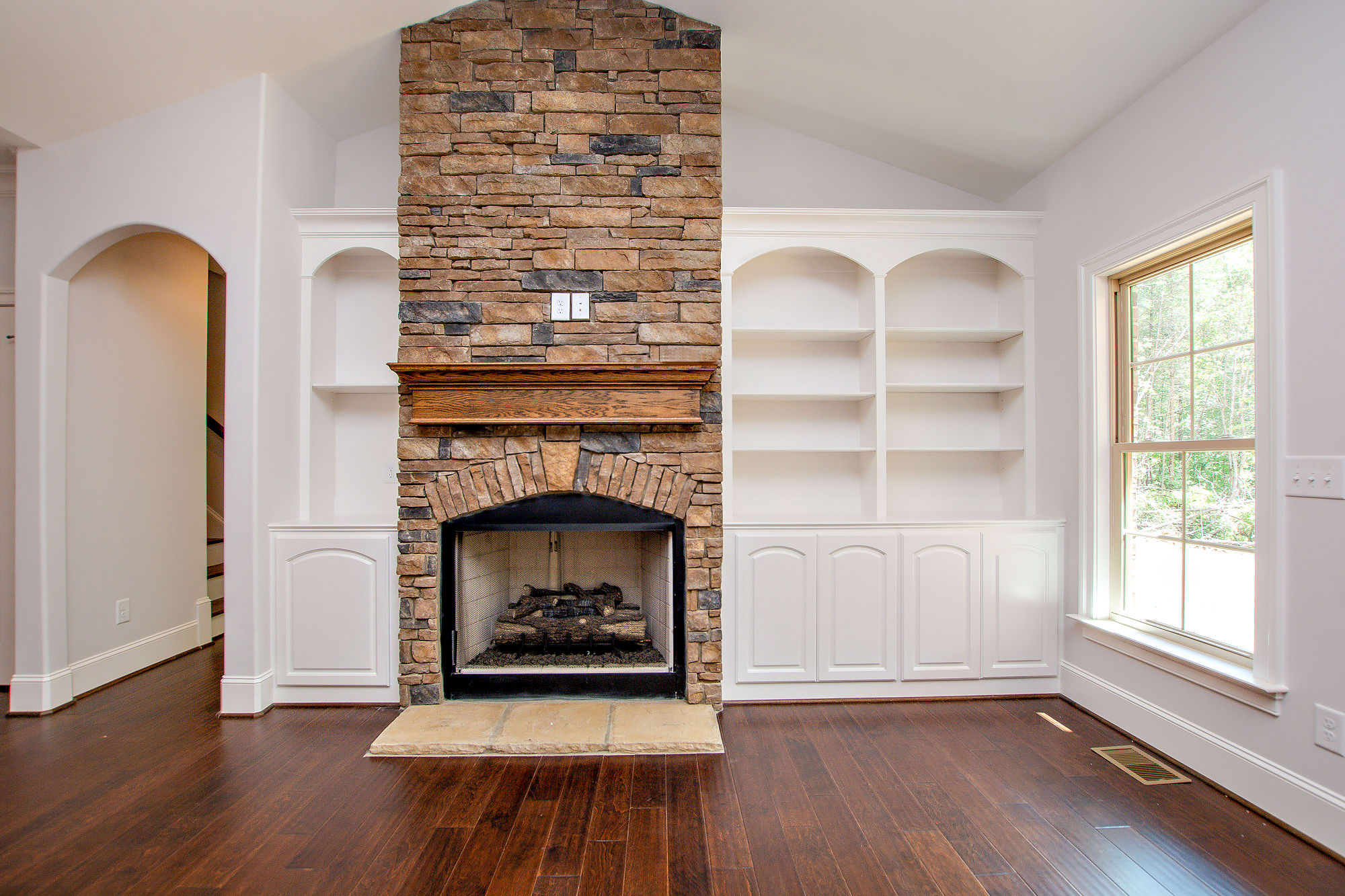 Summit Lakes - Browns Summit inception-app-prod/ZTgwNmI4ZWEtMDM0Yi00N2VmLWJkNGUtYmI2OWE4YTZmZWNj/content/2019/08/living-room-9.jpg