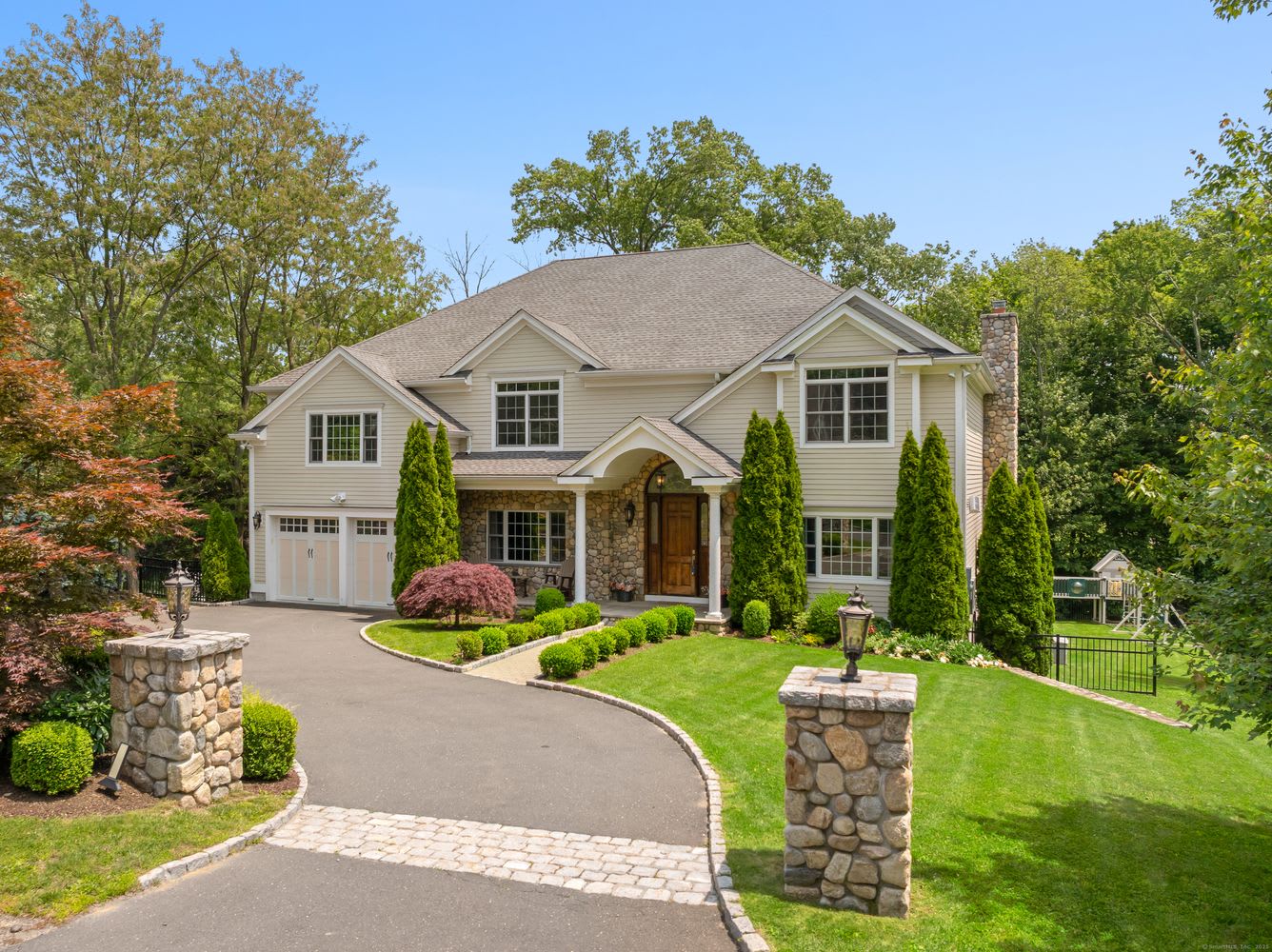 Rent Your Home vs. Sell It: What Homeowners Should Consider inception-app-prod/ZWFhMGI5MWUtZmI0NS00OWQ1LWE1ZDItMmVkMDljMGZkMWNm/content/2025/10/9c4f244bcba38a1ae90537220ee0a654e5177558.jpg