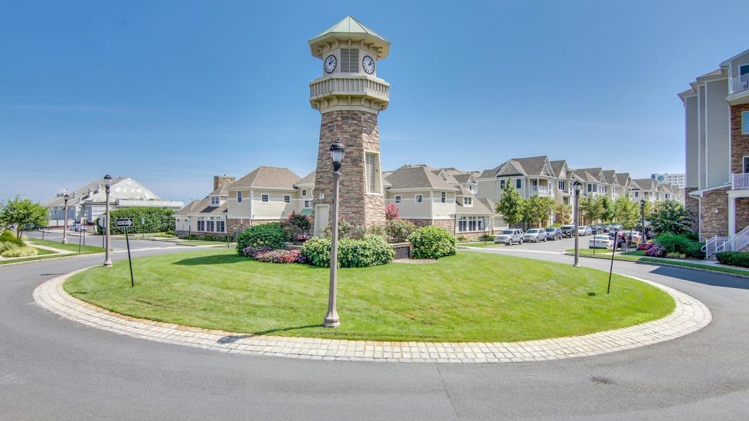 inception-app-prod/ZWIzYTg0YjctYzY5ZC00YzBjLWI1ODAtODc5OTk4YTRjMWM0/content/2019/07/Beachfront Long Branch.jpg