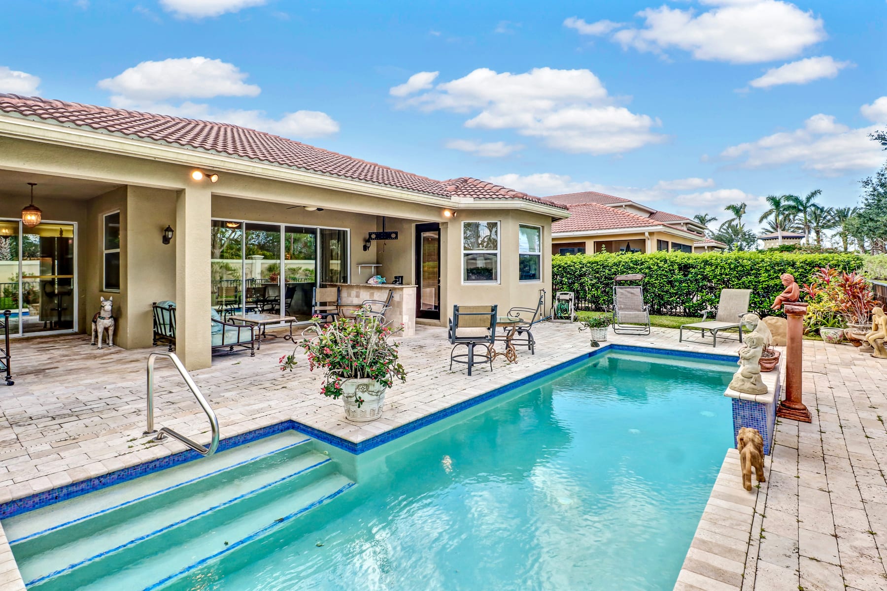 inception-app-prod/ZWQ0NGIzYzAtNTg0OS00MzIxLThmYmUtNzhmOTBhYTgwNGUx/content/2017/12/6737 Marbella - Pool Best-3.jpg