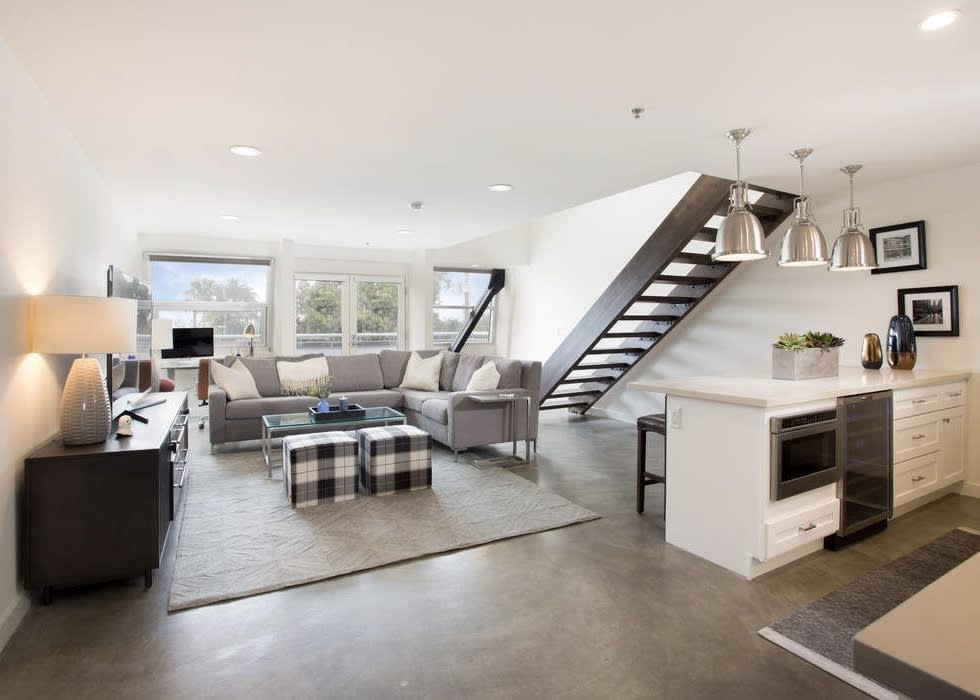 SOLD - 615 Hampton Drive , B305, Venice, CA inception-app-prod/ZWYwZjZiZWItMzFiYy00MmEyLWEzMTEtOTlmNDdmMzZlYWFm/content/2020/06/daa19232-4119-4baf-bb4b-ba2ec4e8f6d11201a.jpeg