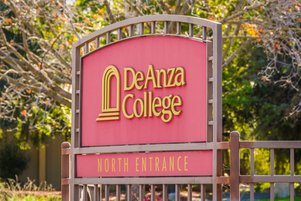 Garden Gate inception-app-prod/ZWYzNWYxMDAtYzU3ZC00MzMxLThhZDUtN2EwM2Q4OTcyNGQw/content/2021/03/gardengate.jpg