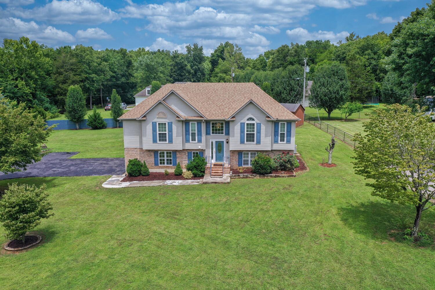 inception-app-prod/ZjIzYTAyYzYtZGIxYy00OTQzLTlhMTYtNzMyODAxMDg4YTkw/content/2021/07/1977 Lasea Rd Spring Hill TN-large-001-001-1977 Lasea Rd Spring Hill TN-1500x1000-72dpi.jpg