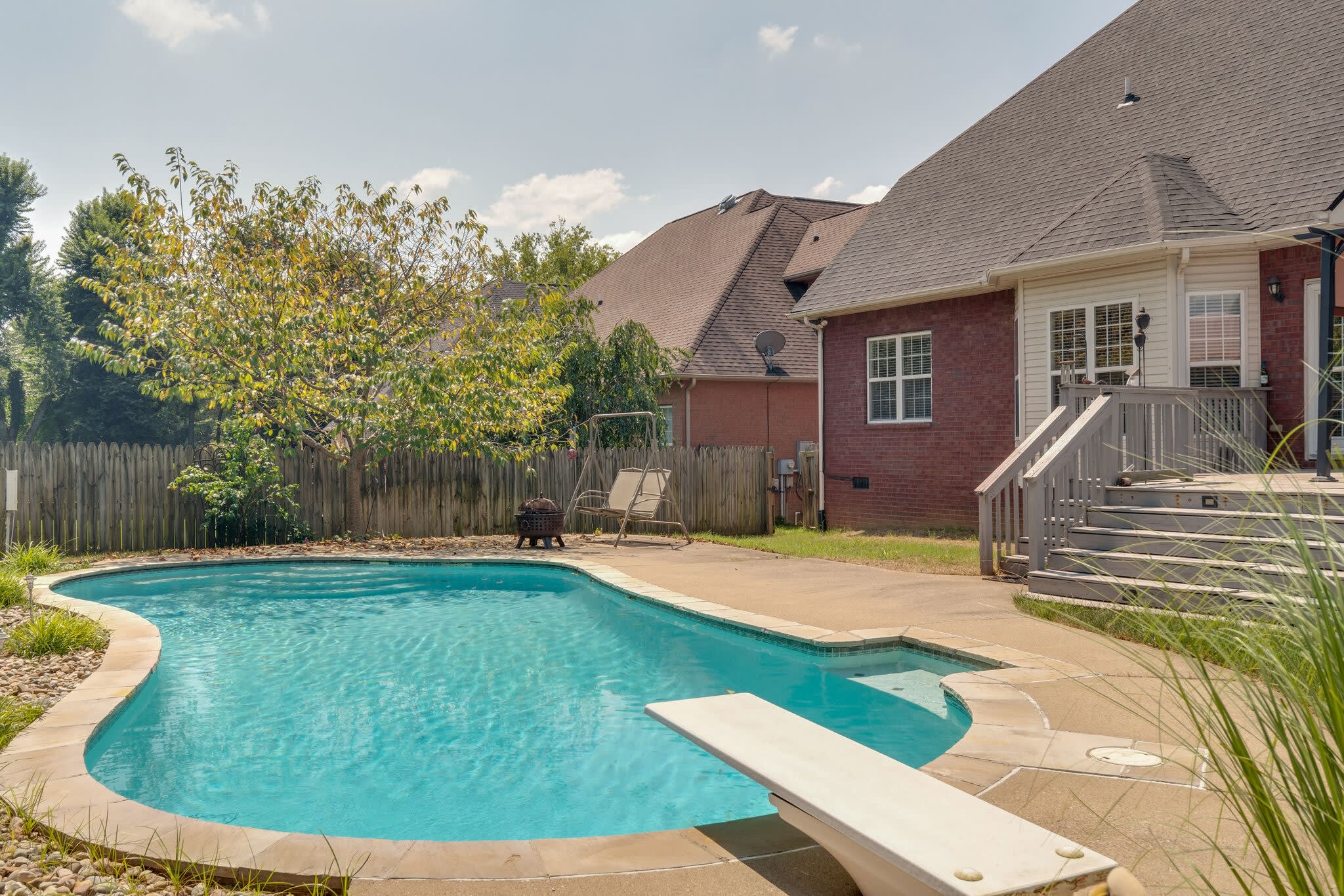 inception-app-prod/ZjIzYTAyYzYtZGIxYy00OTQzLTlhMTYtNzMyODAxMDg4YTkw/content/2021/08/Exterior Pool 3- edited.jpg