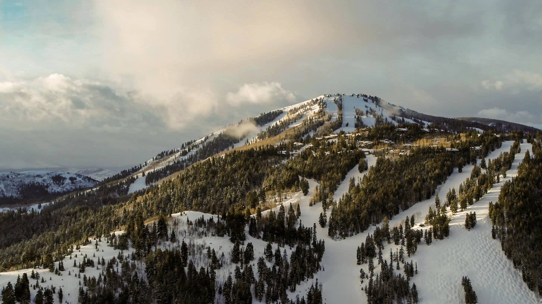 Deer Valley inception-app-prod/ZjM0YjFkOGUtMjM3YS00Y2Y3LTgzYzktZjQ2NjQ5MWVjZjQ1/content/2020/12/2019-02-2019-04-25-winterwebsite-0066-jpg.ashx.jpeg