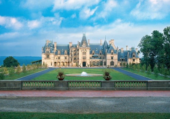 48 Hour Guide To Asheville, North Carolina inception-app-prod/ZjMxNjk0ZDktNGQyMy00M2VkLTg2NGQtNWZiYmNmN2E0MWQx/content/2018/04/BiltmoreHouse_Exterior2-2-251008.jpg