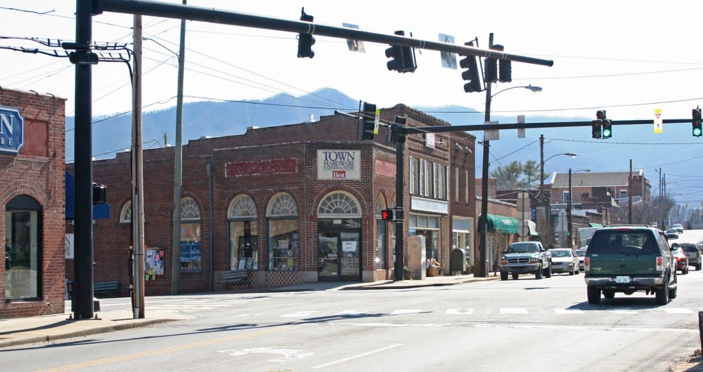 Black Mountain inception-app-prod/ZjMxNjk0ZDktNGQyMy00M2VkLTg2NGQtNWZiYmNmN2E0MWQx/content/2018/04/Black-Mountain-Streetscape-115144-1024x542-2.jpg