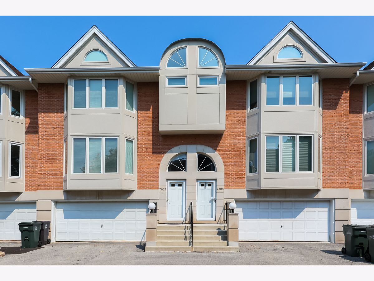 Kingston Estates Skokie IL & Homes For Sale inception-app-prod/ZjVhOWIwYzctYTM4YS00Mjc5LWFkZGYtZmYzNGQ3MWNkMjcx/content/2024/10/7e4c8ca22be21c8ecec325d8d701885c8d151d38.jpg