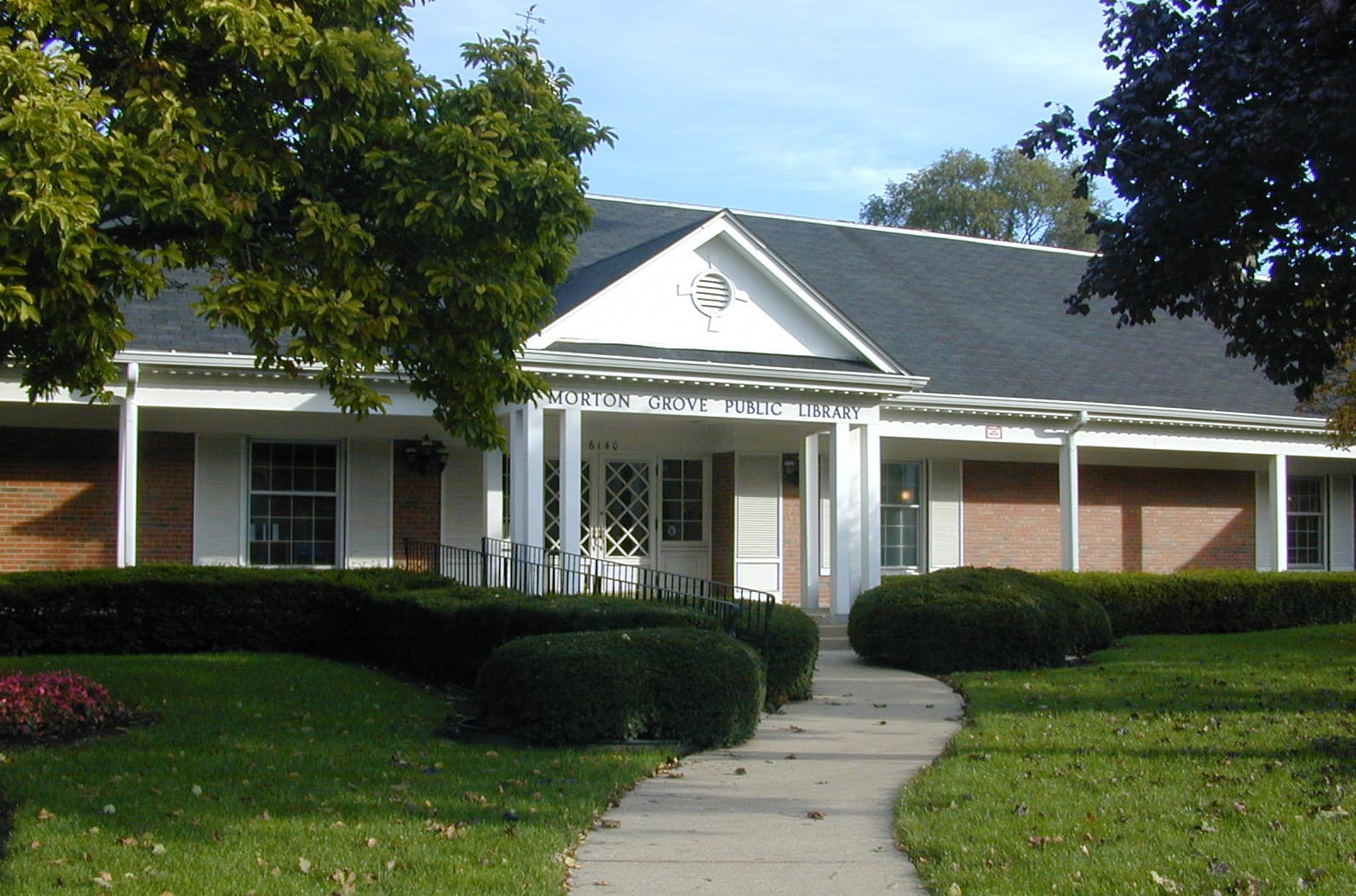 Morton Grove Real Esate inception-app-prod/ZjVhOWIwYzctYTM4YS00Mjc5LWFkZGYtZmYzNGQ3MWNkMjcx%2Fmedia%2F2015%2F02%2FMorton_Grove_Public_Library.jpg
