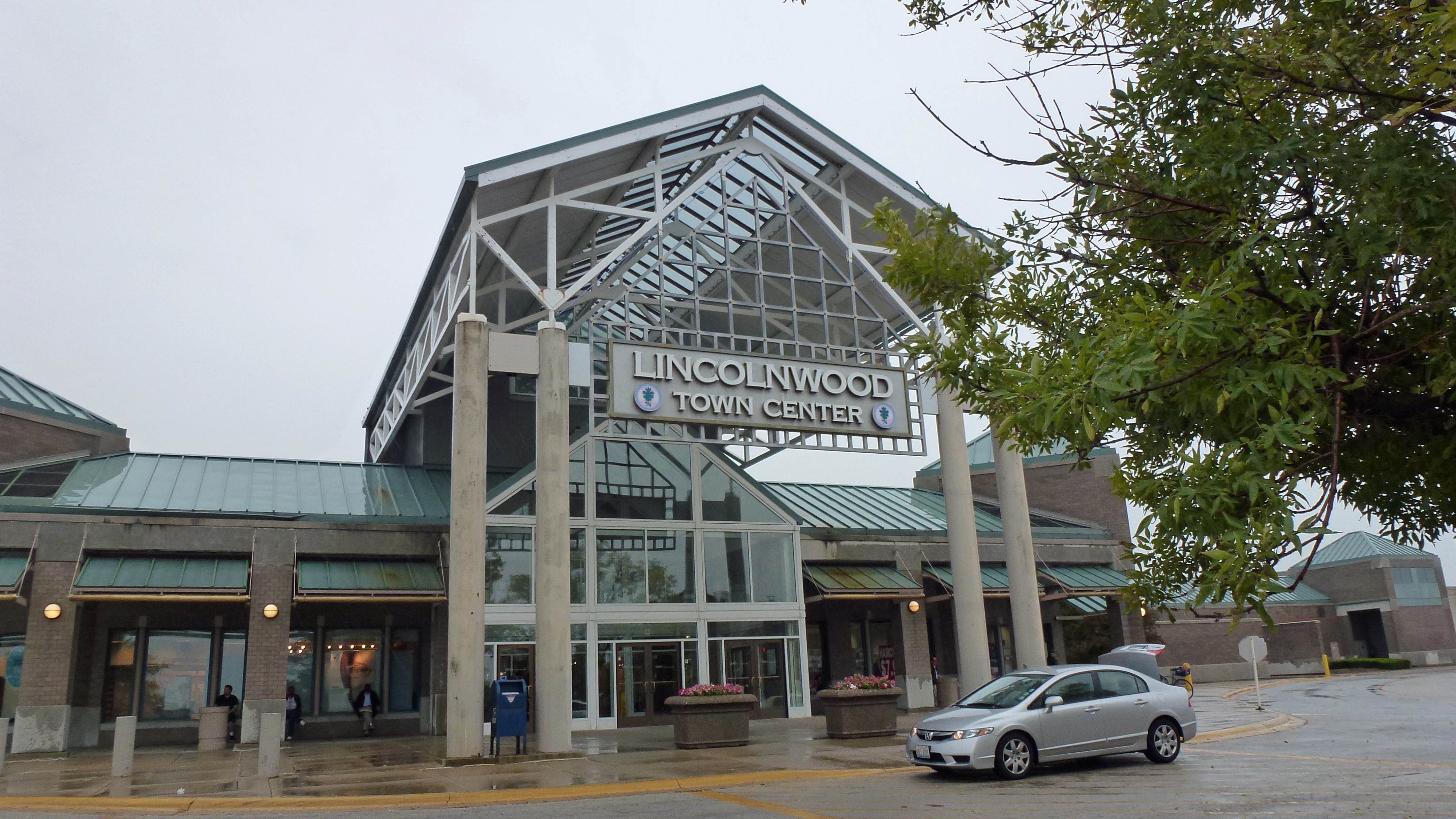 inception-app-prod/ZjVhOWIwYzctYTM4YS00Mjc5LWFkZGYtZmYzNGQ3MWNkMjcx%2Fmedia%2F2015%2F03%2FLincolnwood Mall-Homevuerealty.com.jpg