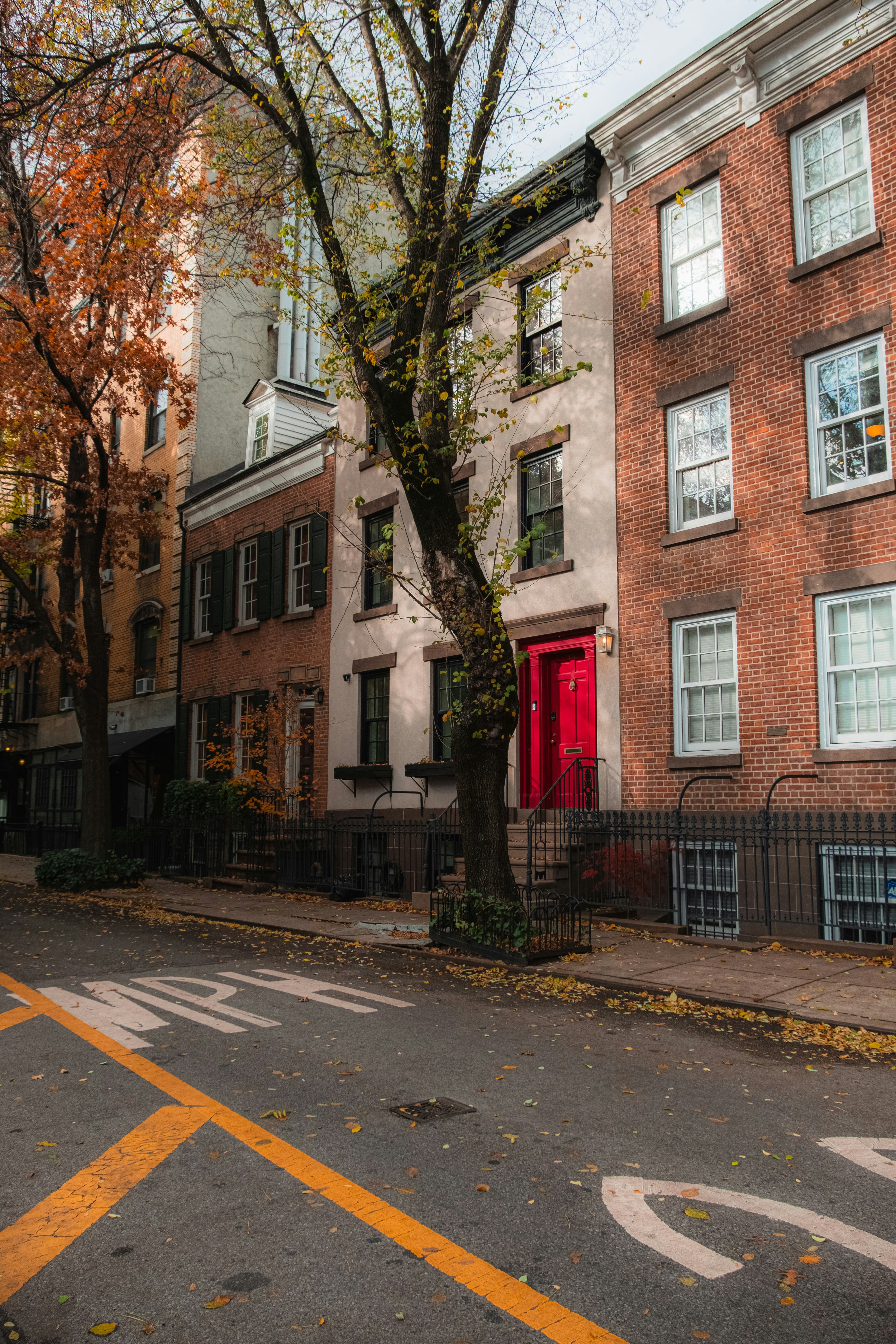 Homes Are Sitting Longer, and Sellers Are Blinking inception-app-prod/ZjYxMGIxYTctOWY5YS00YmJiLWE1MTMtNDdmNWQ3NTdlMmU1/content/2026/10/9c4bf7dc6c6ed327b201c3afd6b19959ea567462.jpg