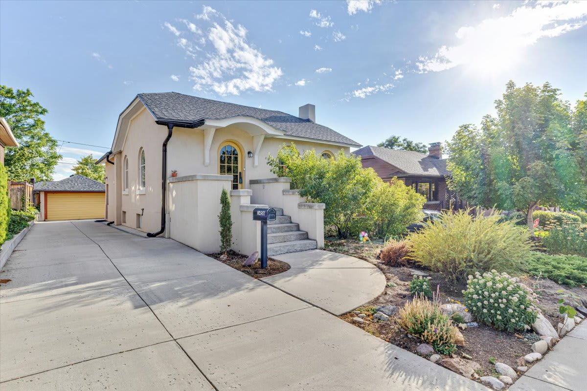 Your Art Deco Home in Liberty Heights | $799,000 inception-app-prod/ZjZiZmM3MTAtMGIxOS00NGY2LWJhOGYtOWM4NWZiNDRhOTcy/content/2022/09/4eac7d78362d4f24ac6ff9d7fca403e03988fbb2.jpg