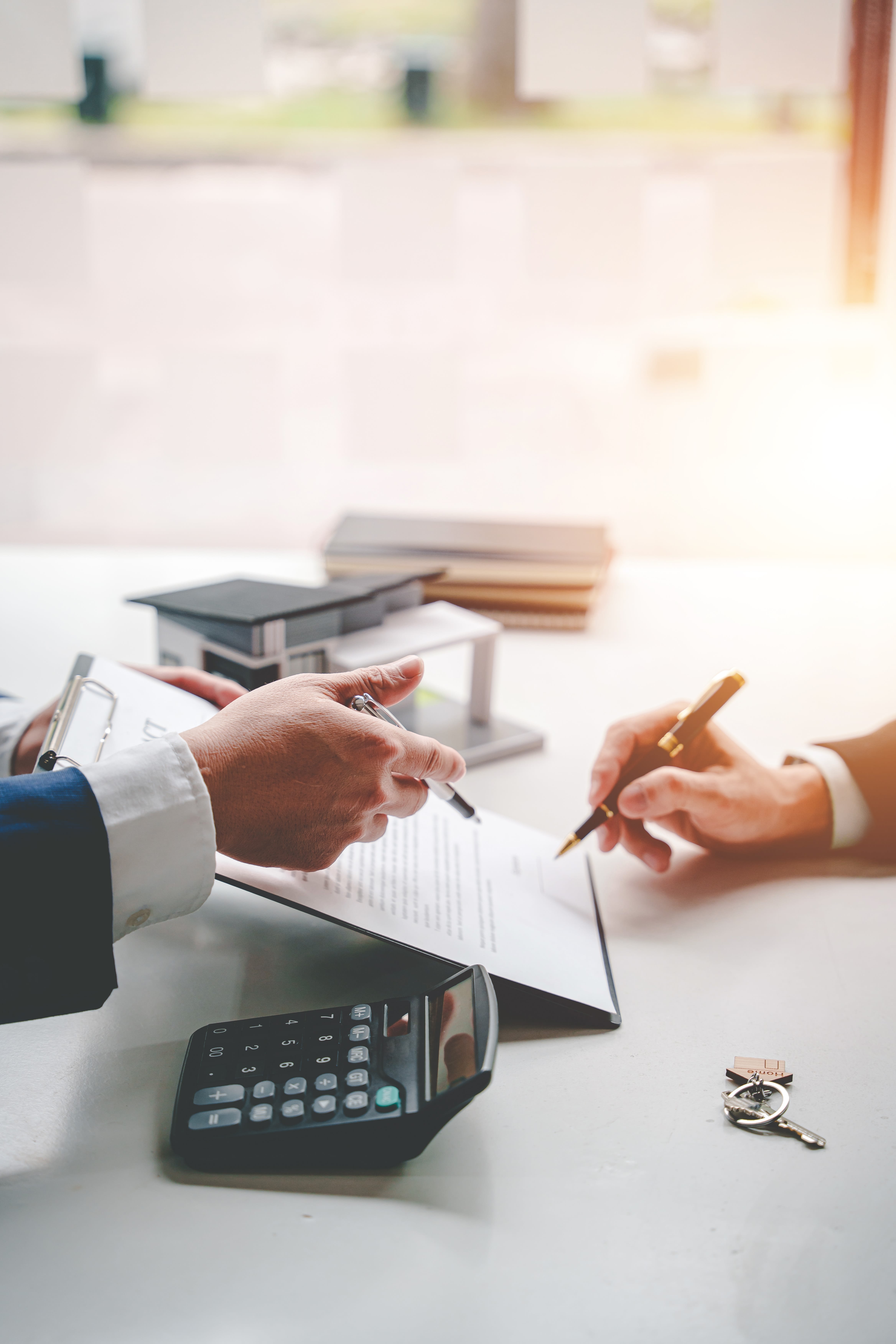 How to find the right mortgage lender? inception-app-prod/Zjc1ZjEwYmQtZmQ2OS00NjUwLWExMzQtMzc4NzI0YjNhMjY3/content/2025/05/7ff841fdf3e59d6dd2901958a42d5d9a7eb6ceea.jpg