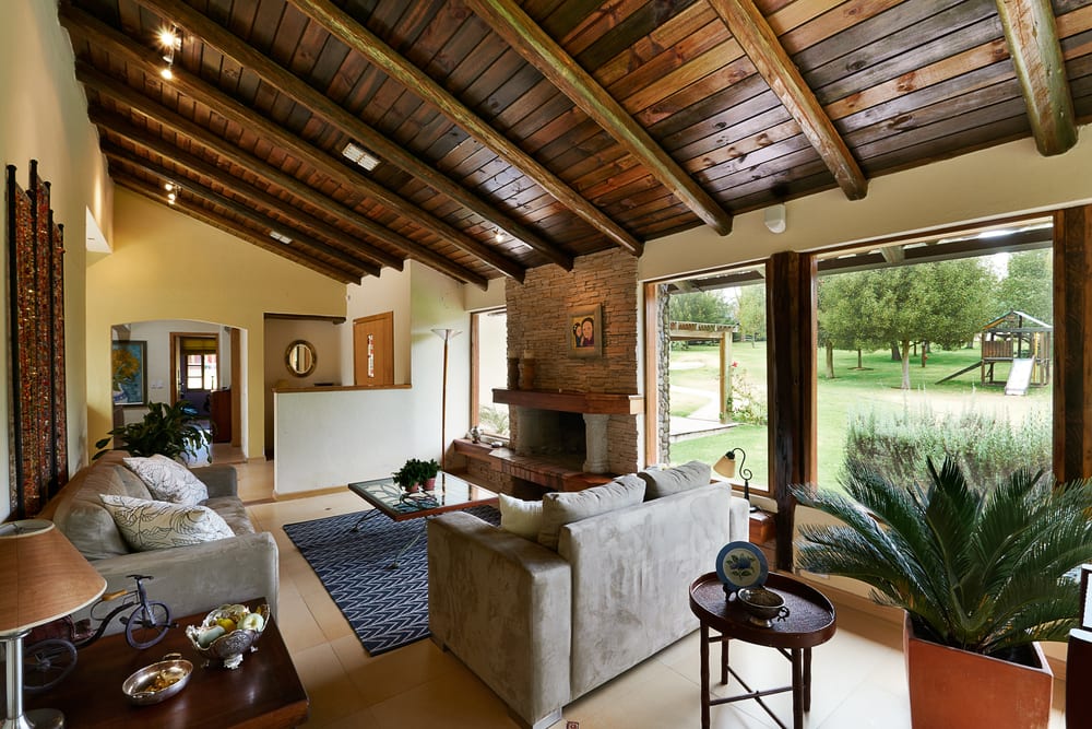 Blending Modern and Rustic: Contemporary Mountain Home Designs inception-app-prod/ZjdlYWIxYjItZDQyNi00MjY5LThlZmUtMjAzNzQyMjUzOTM0/content/2025/02/cacffe344997241fe320a599467d8646337a1579.jpg