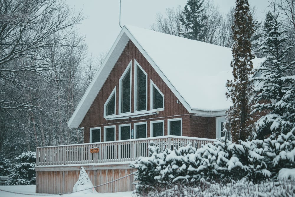 Winter Is Coming: How to Prep Your Property for Cold-Weather Showings inception-app-prod/ZmEwZTZmMWEtMDcwYy00OGMzLThkZWUtMGU3NmI2OTczZmU0/content/2025/11/bc3ce61770ebbb58478ddf5450b4373f564d1704.png